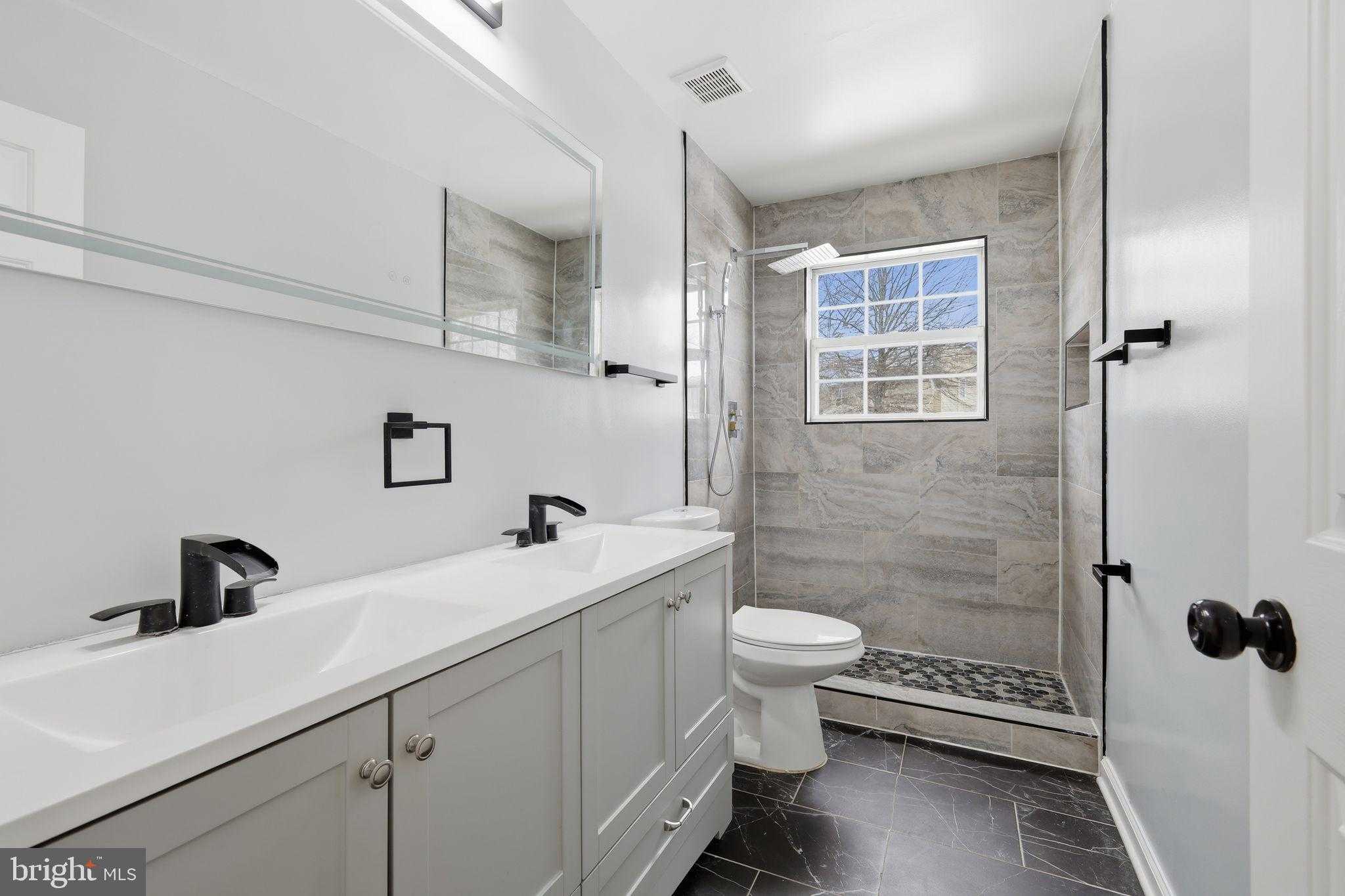 1811 Iverson St photo 19