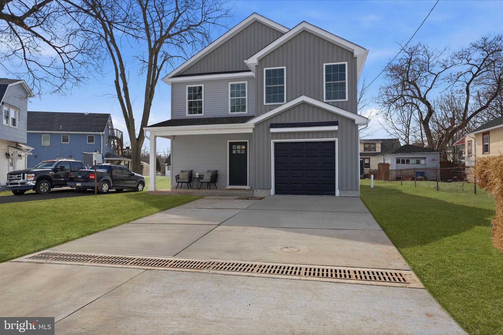 705 Merlin St photo 4