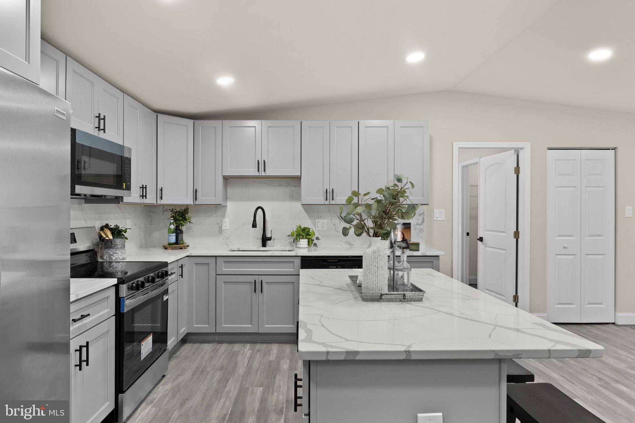 3125 Danbury Cir photo 6