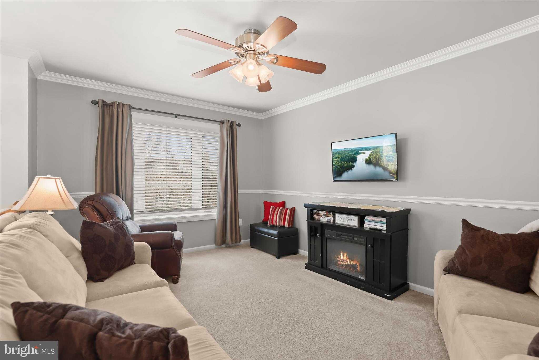 862 Elmwood CT photo 3