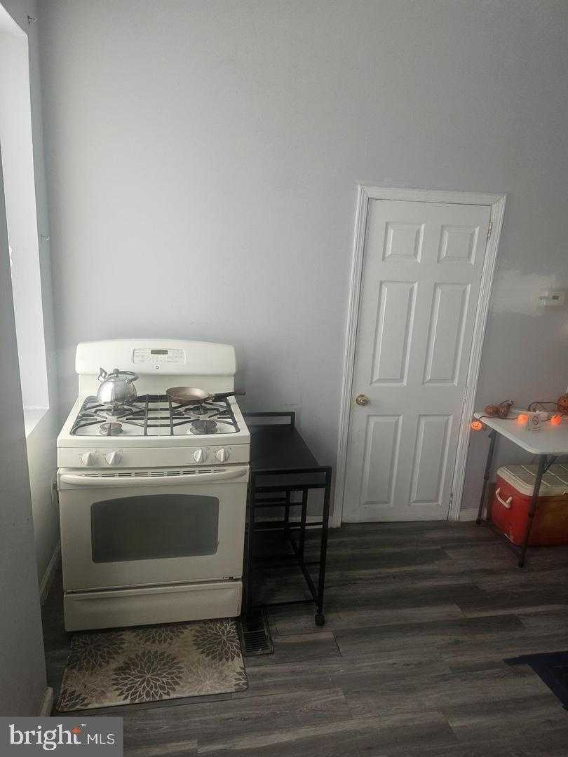 1719 W Pratt St photo 5