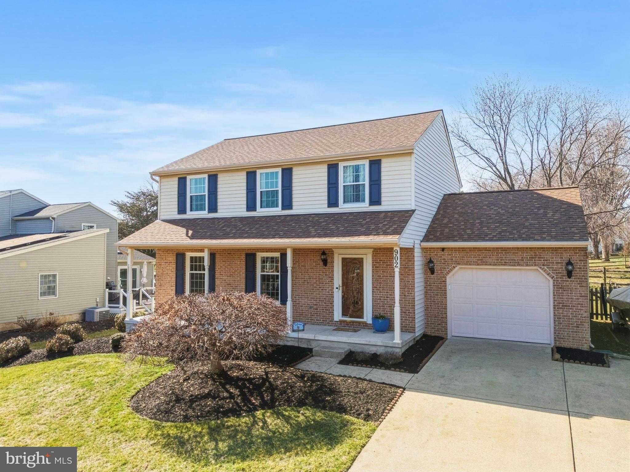 902 E Broadway photo 3