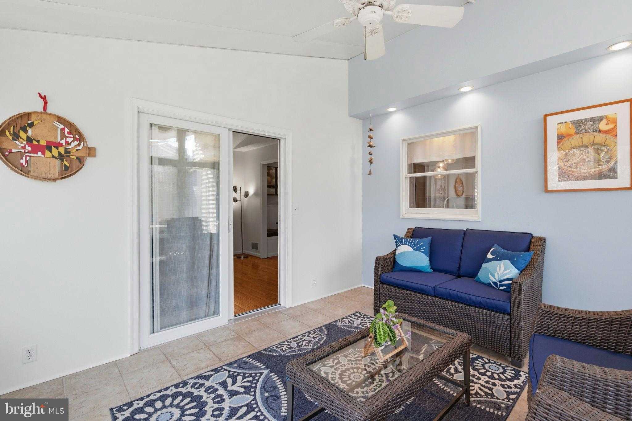 902 E Broadway photo 32