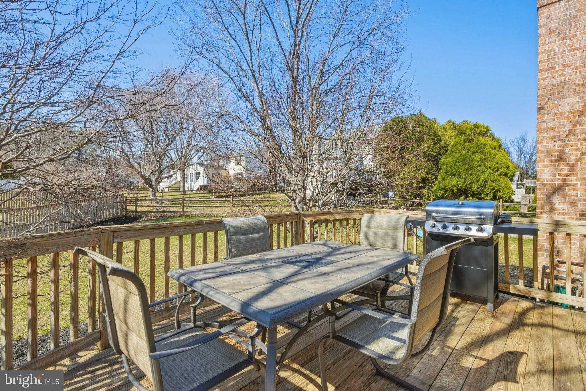 902 E Broadway photo 33