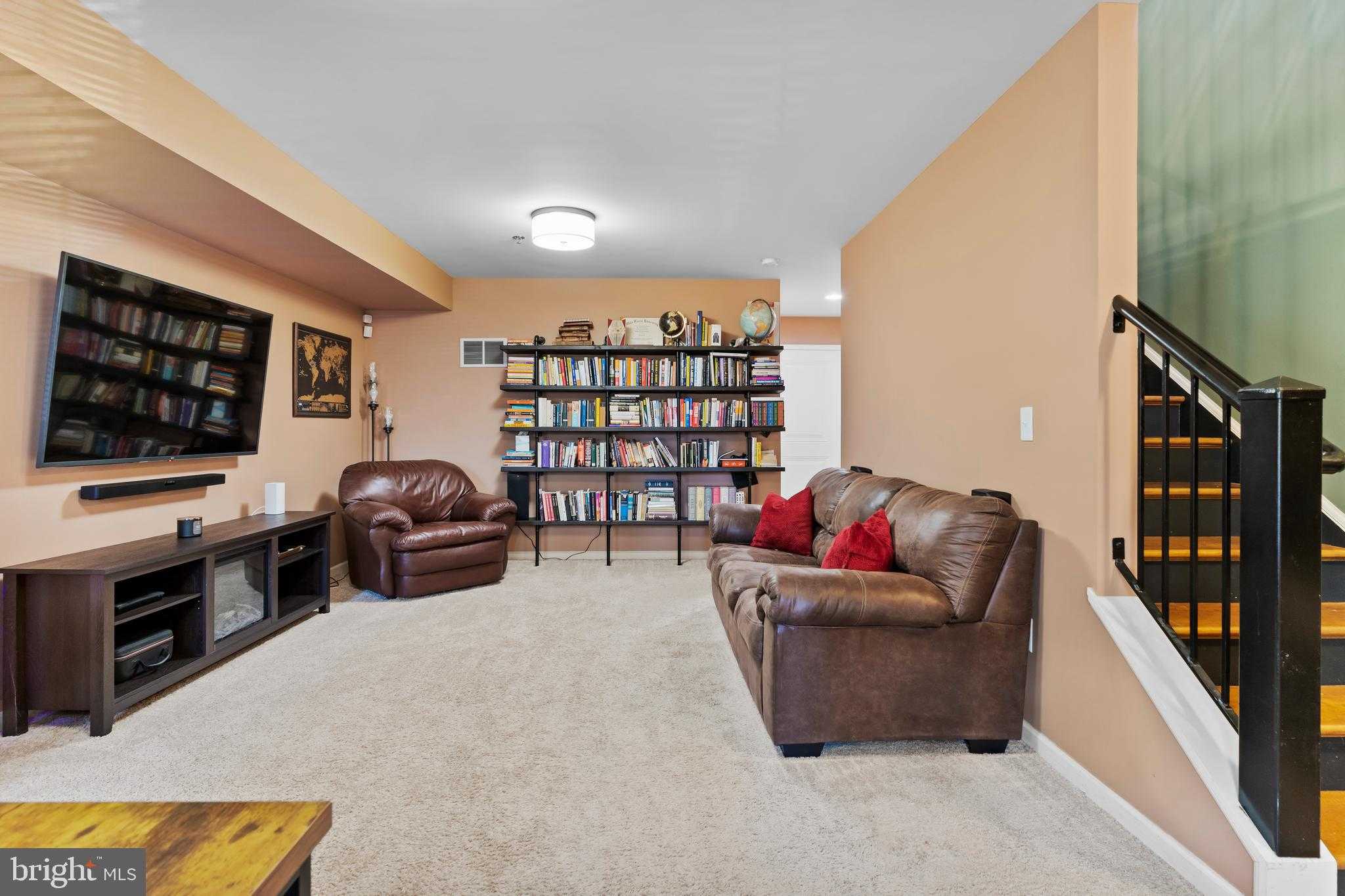 1931 Green St photo 7