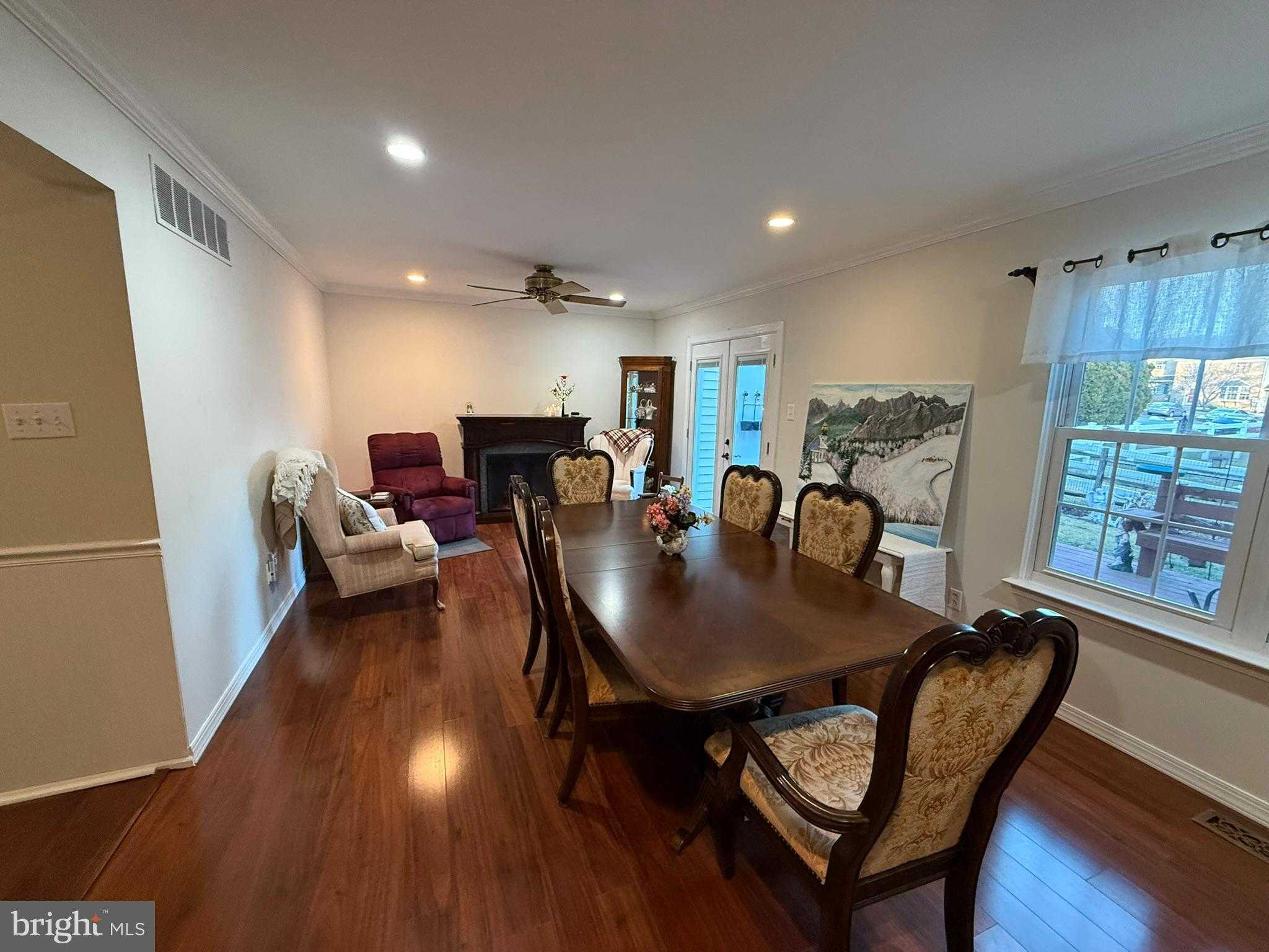 215 Laureen Rd photo 22