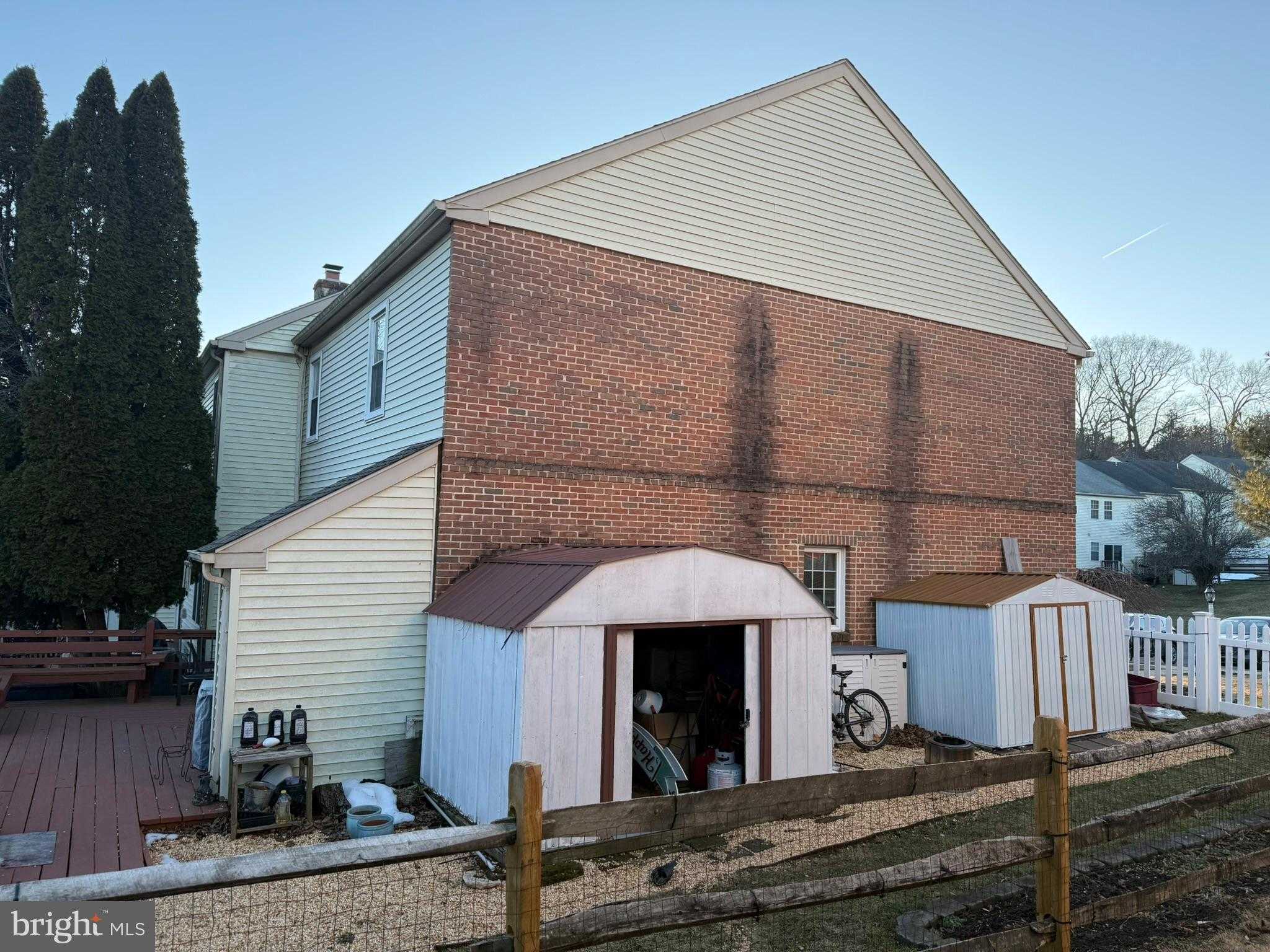 215 Laureen Rd photo 7