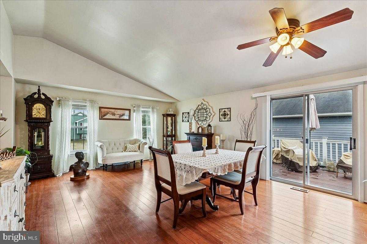 890 Oxford Ave photo 7