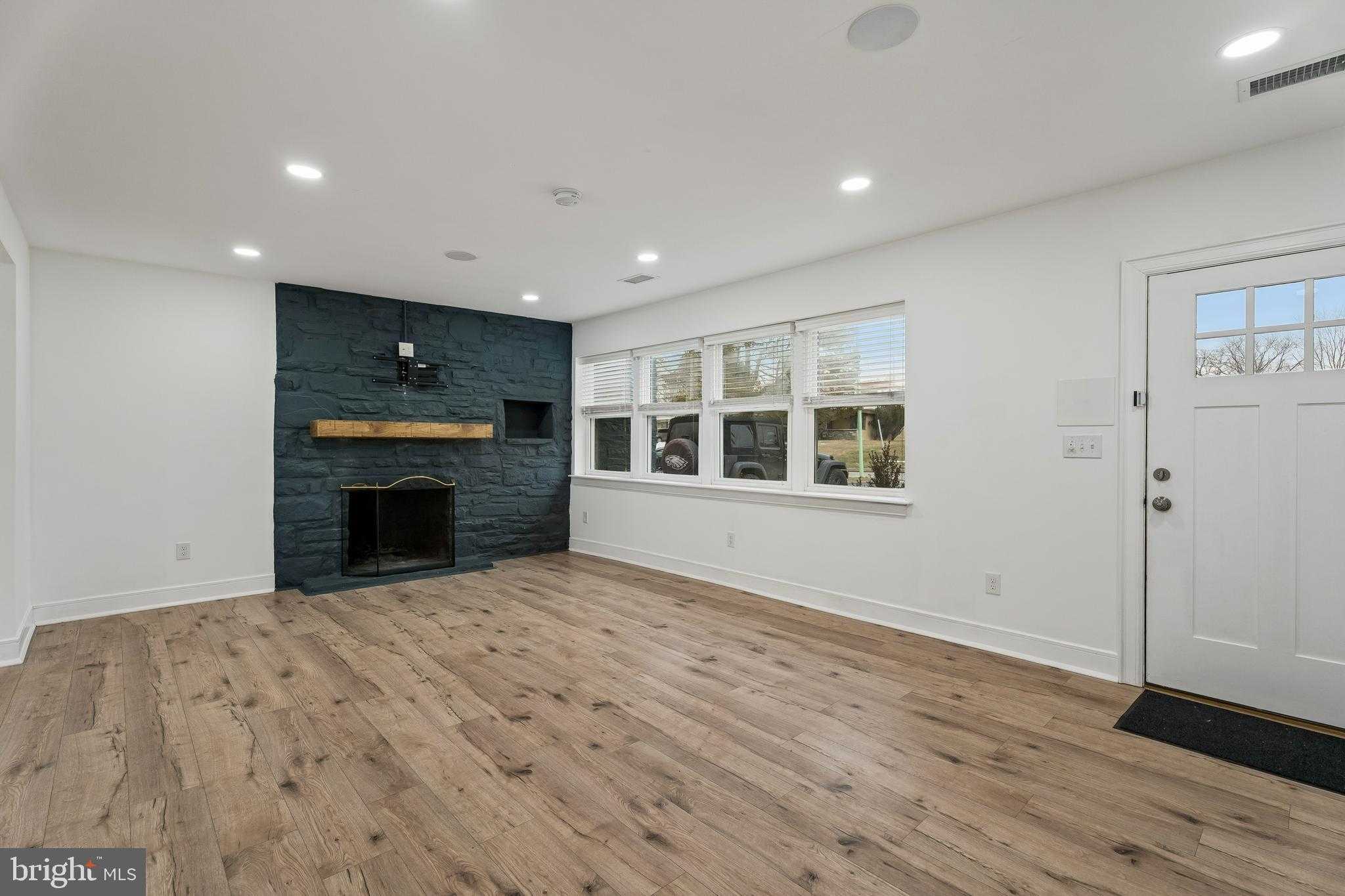 2213 Windsor Cir photo 3