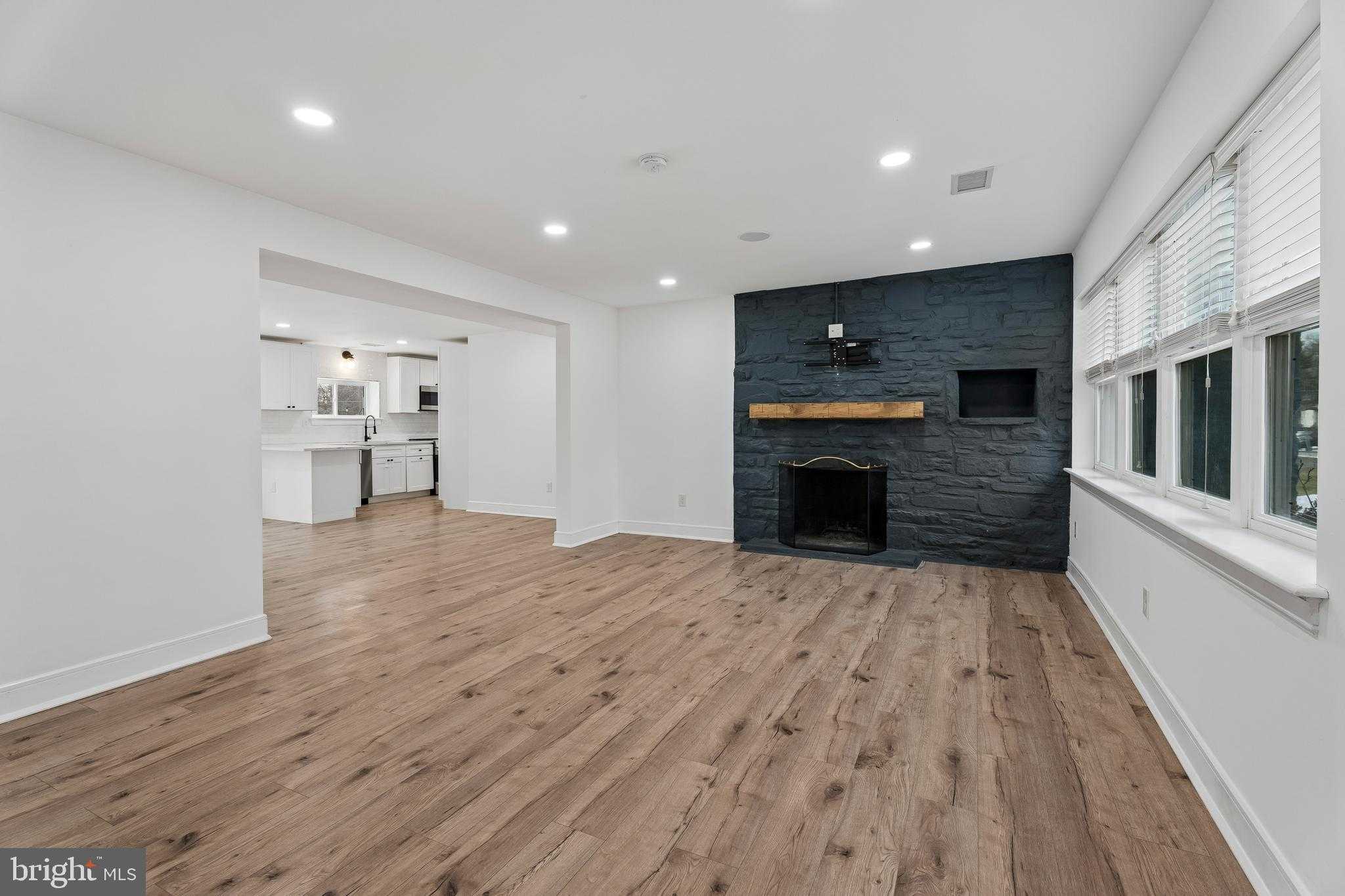 2213 Windsor Cir photo 5