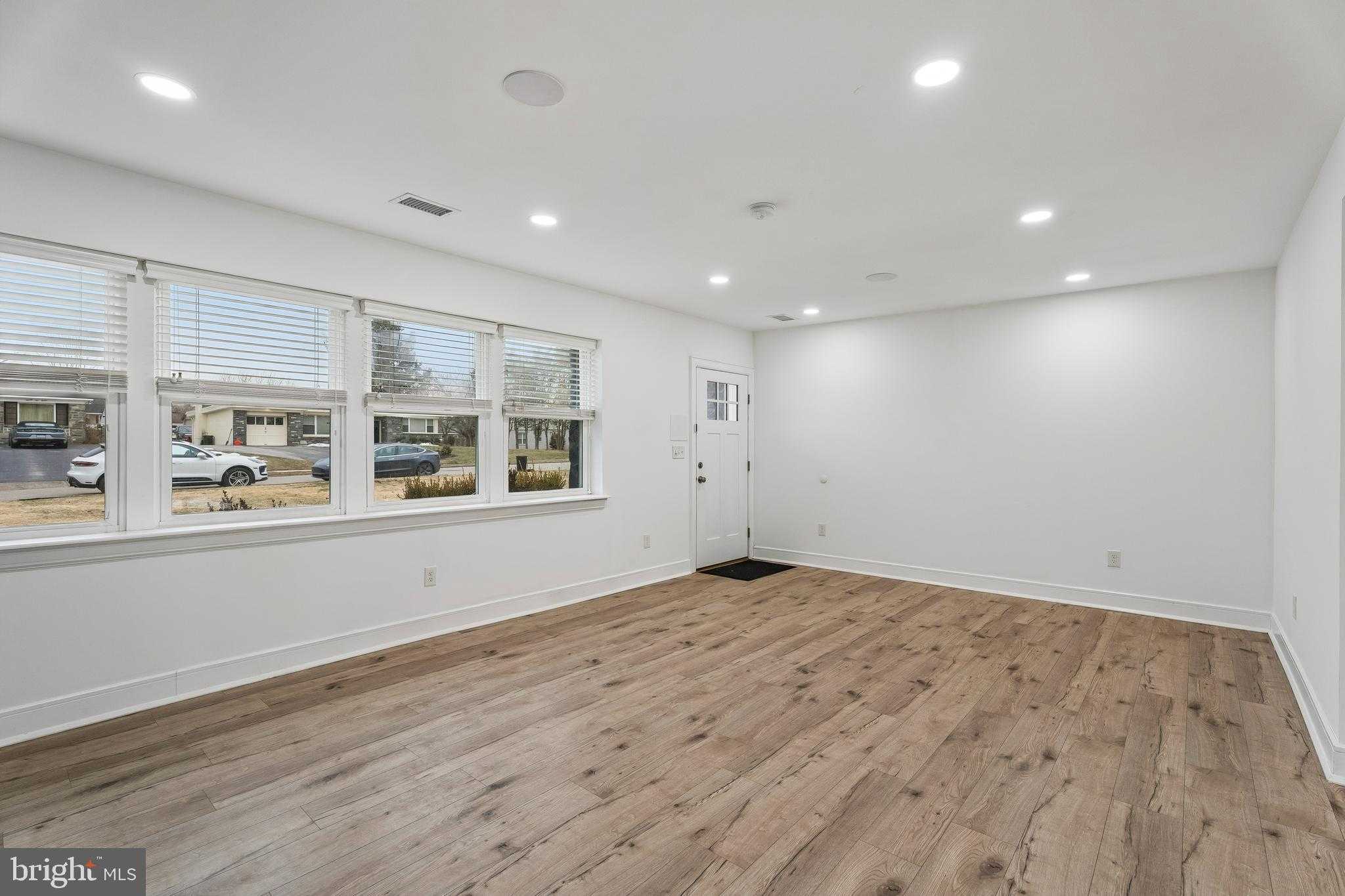 2213 Windsor Cir photo 7