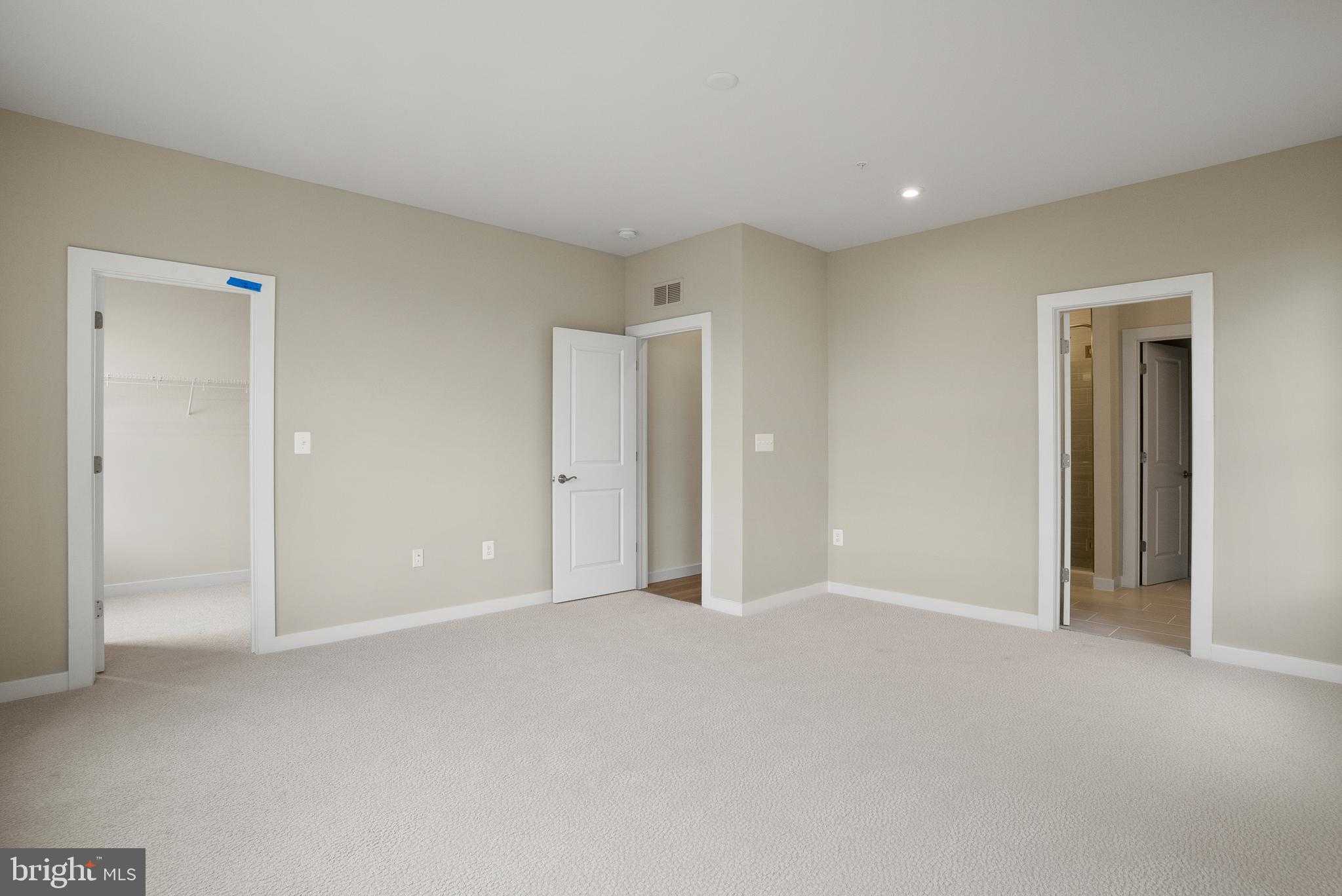 6713 Belcrest Rd photo 13