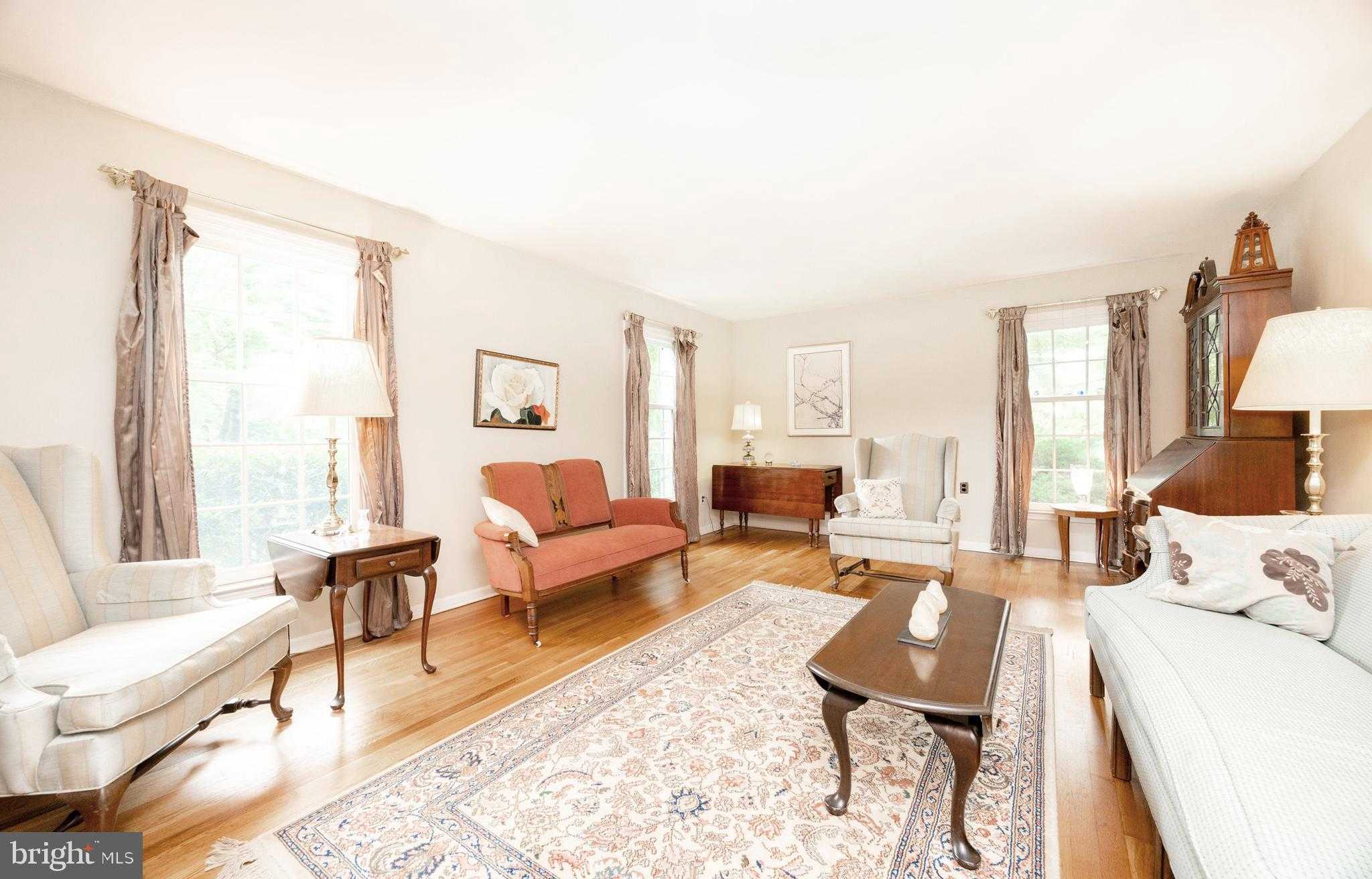 1308 S Tulip Dr photo 5