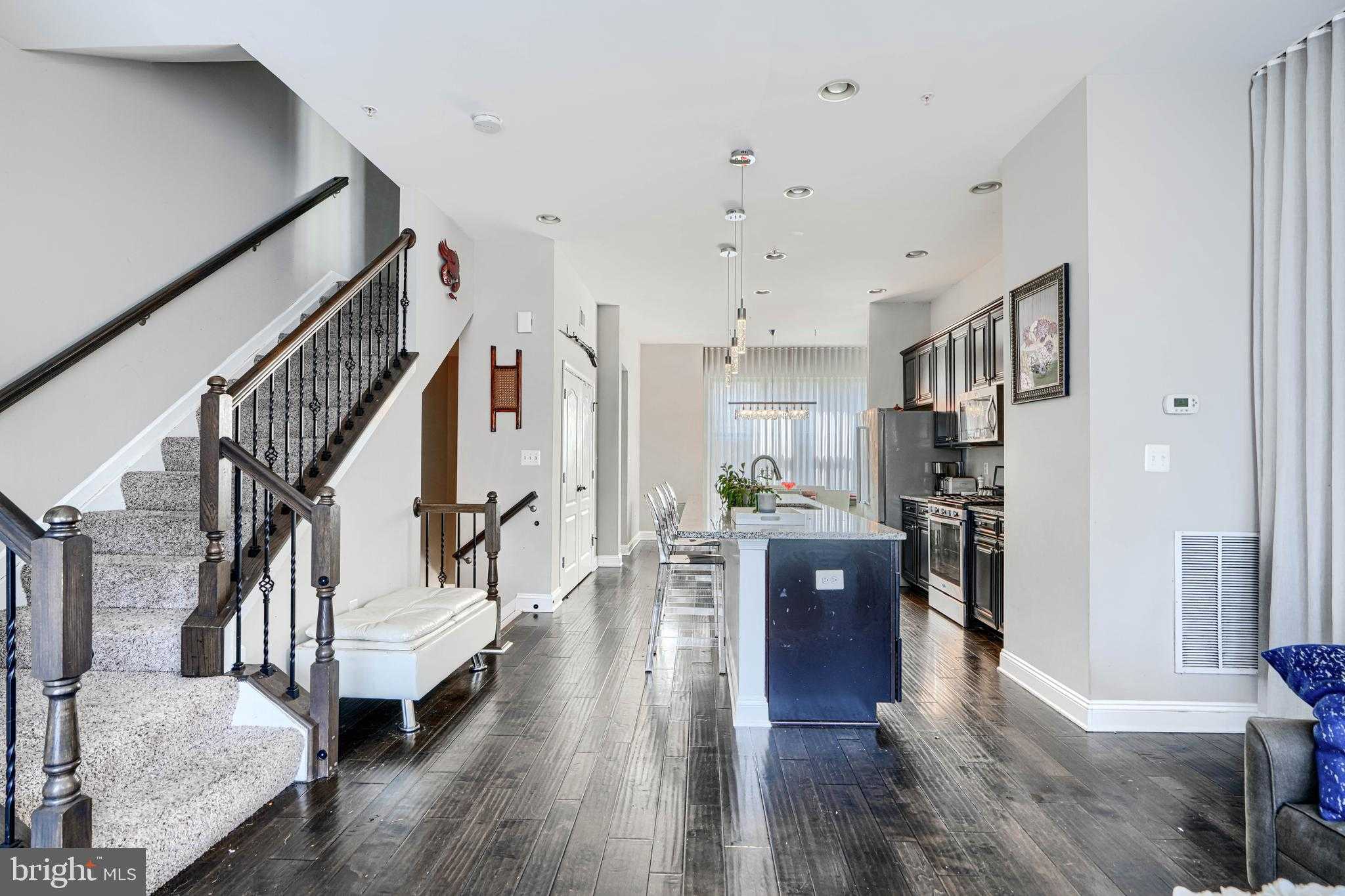 1313 Benjamin St photo 8