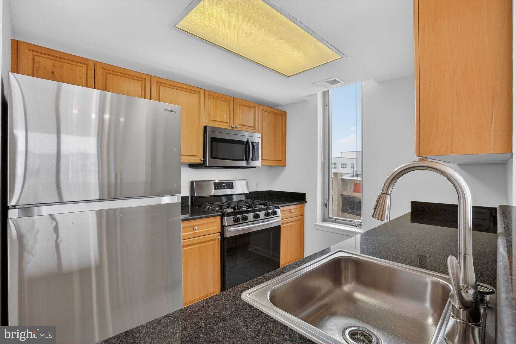 2726 Gallows Rd Apt 619 photo 13