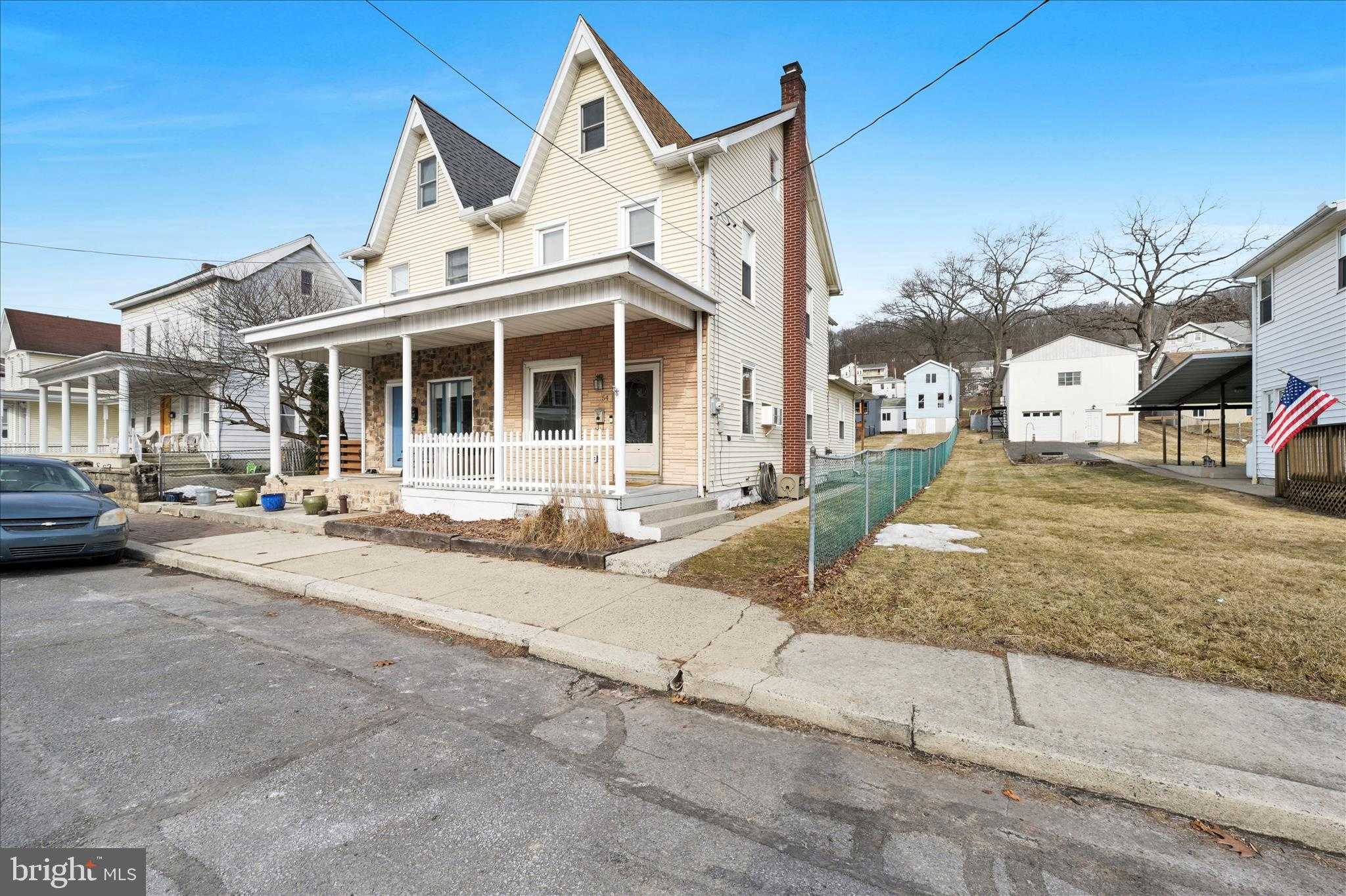 54 Walnut St photo 2