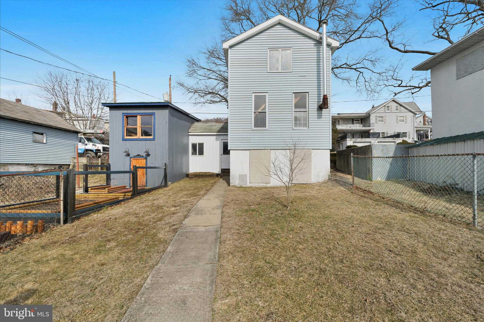 54 Walnut St photo 29