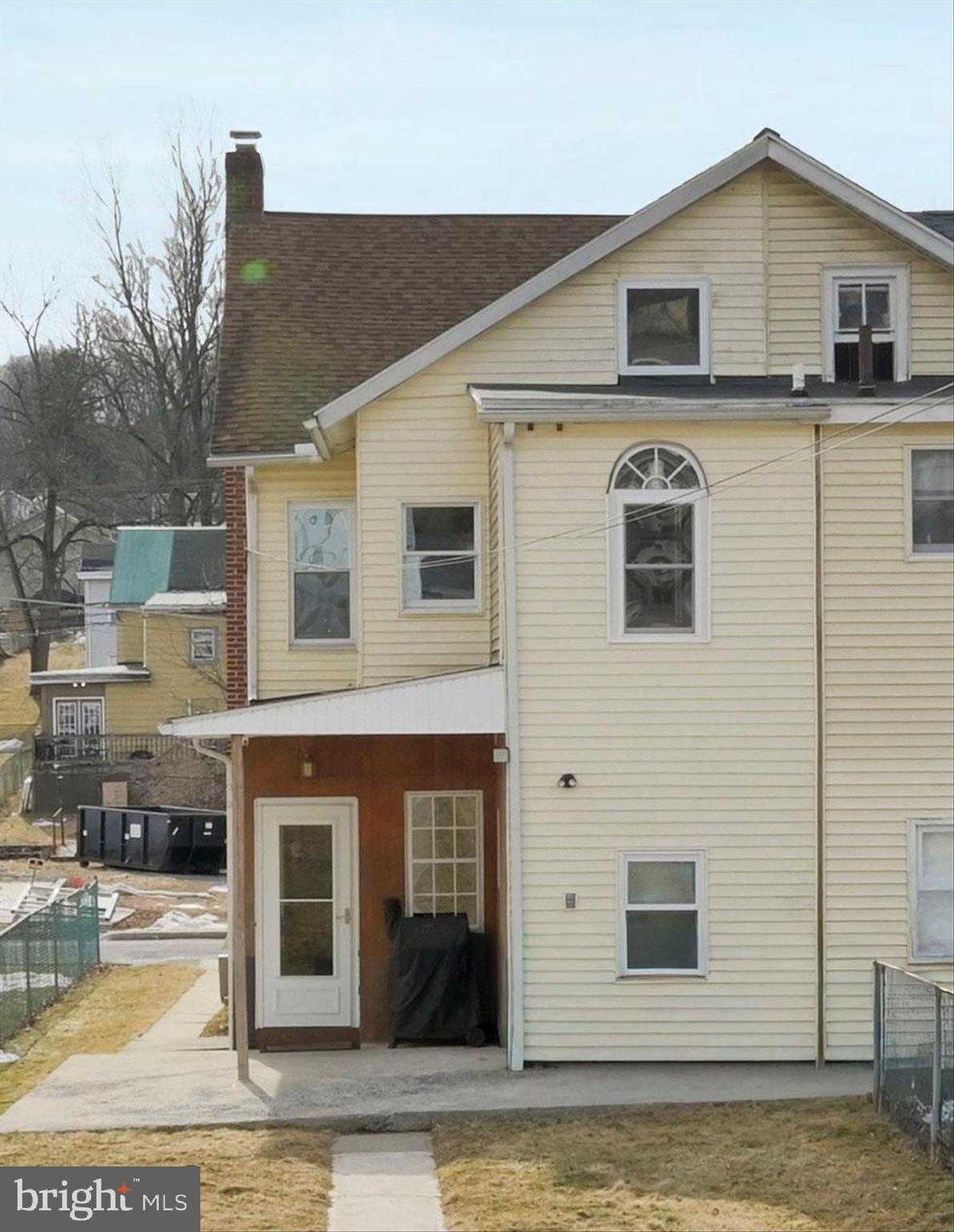 54 Walnut St photo 30