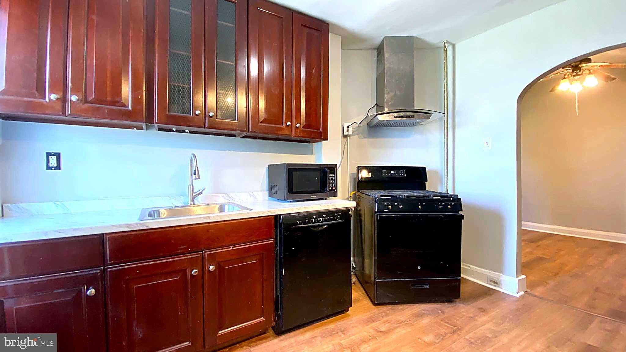 704 E 23rd St photo 4