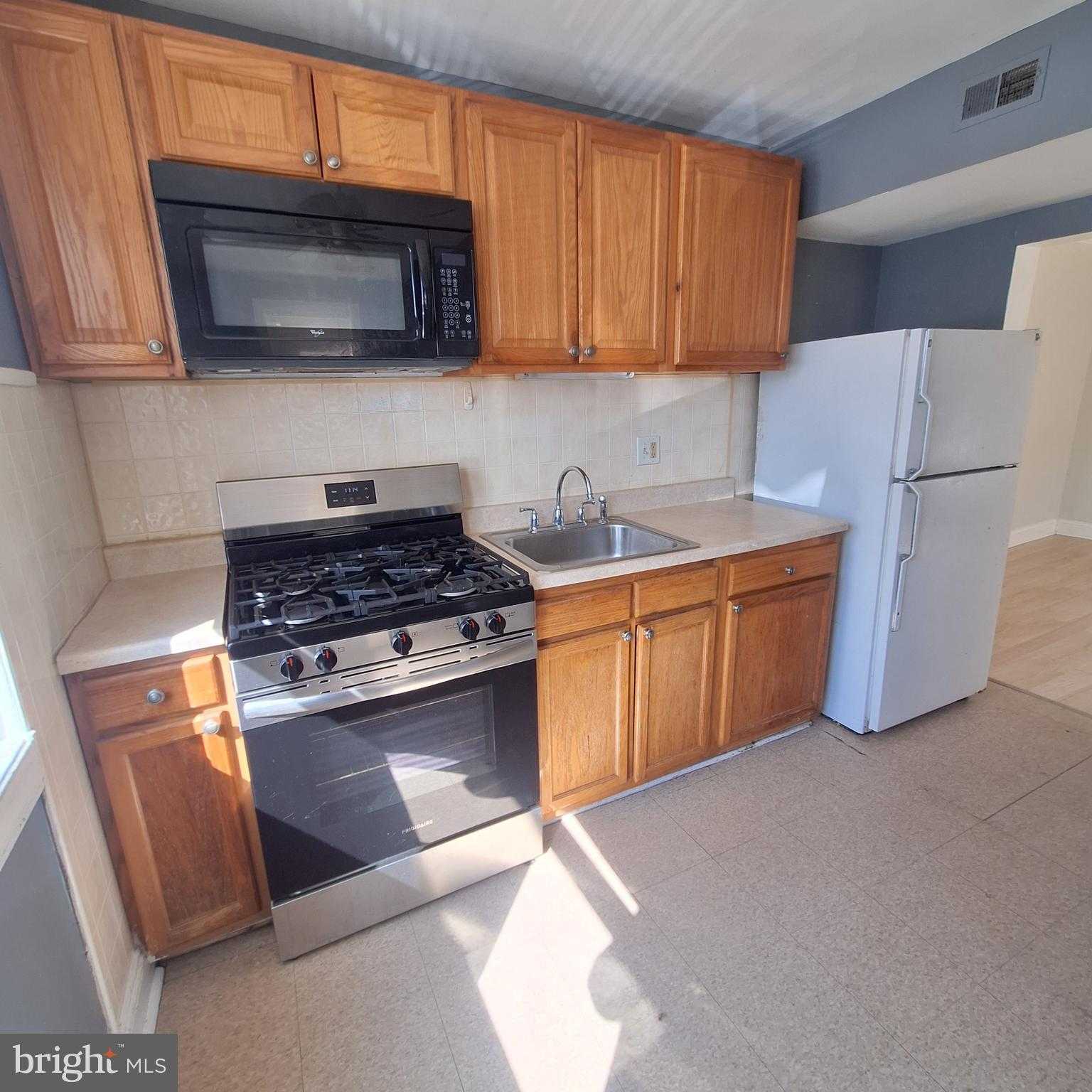 404 Nashville CT photo 5