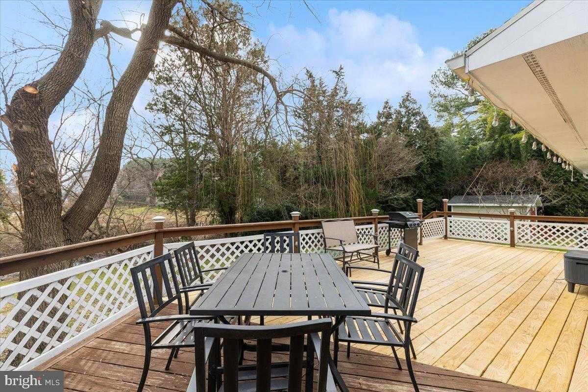 110 Yewell Rd photo 30