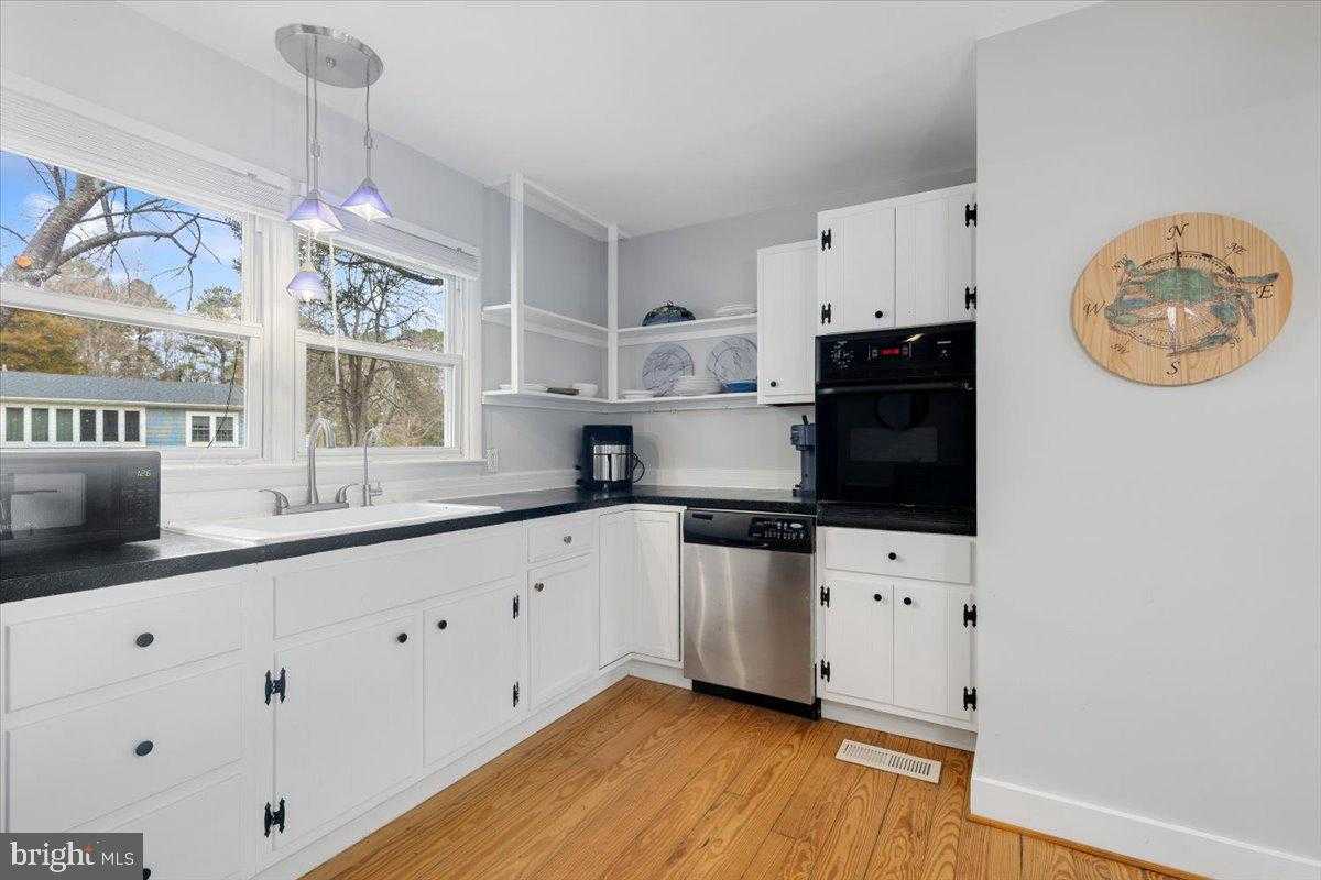 110 Yewell Rd photo 8