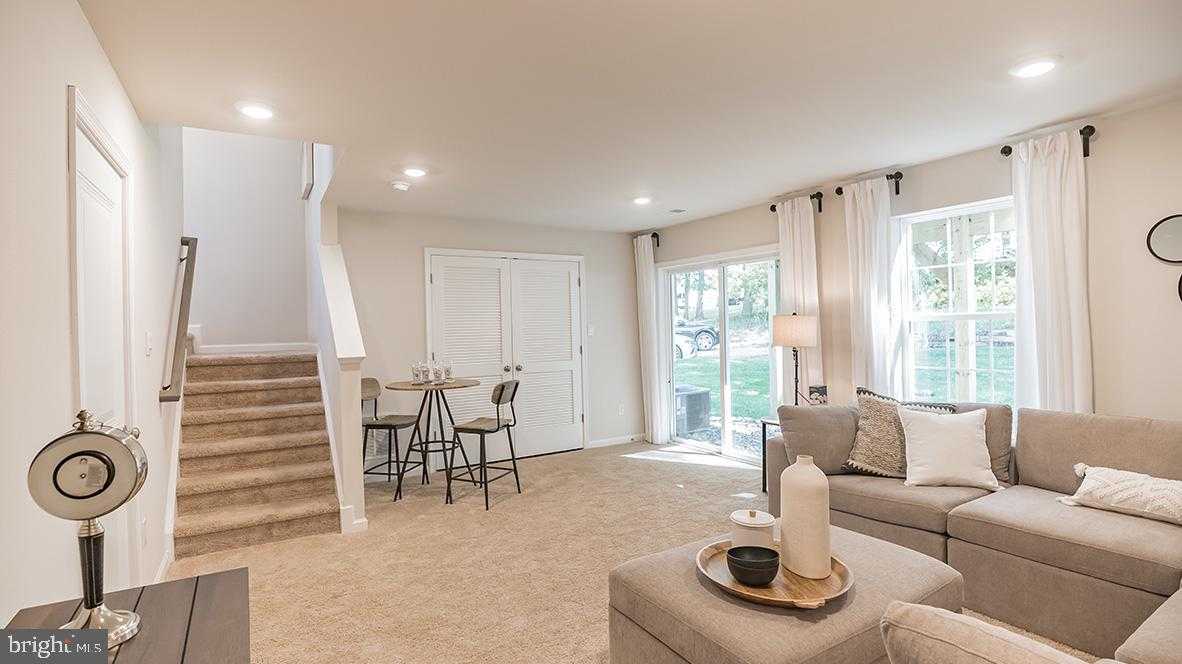 1120 Meadowlark Dr photo 8