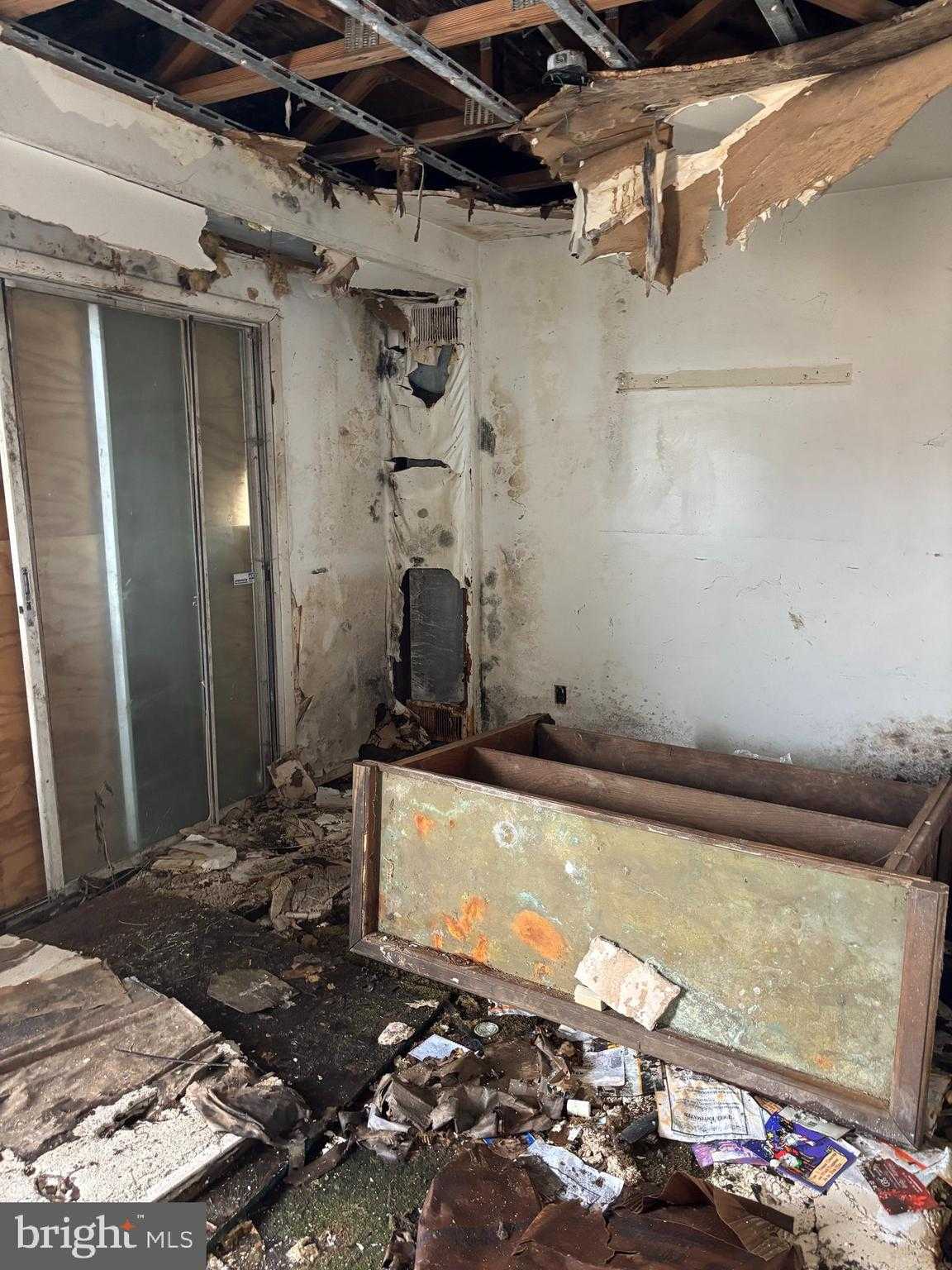 8211 Buist Ave photo 4