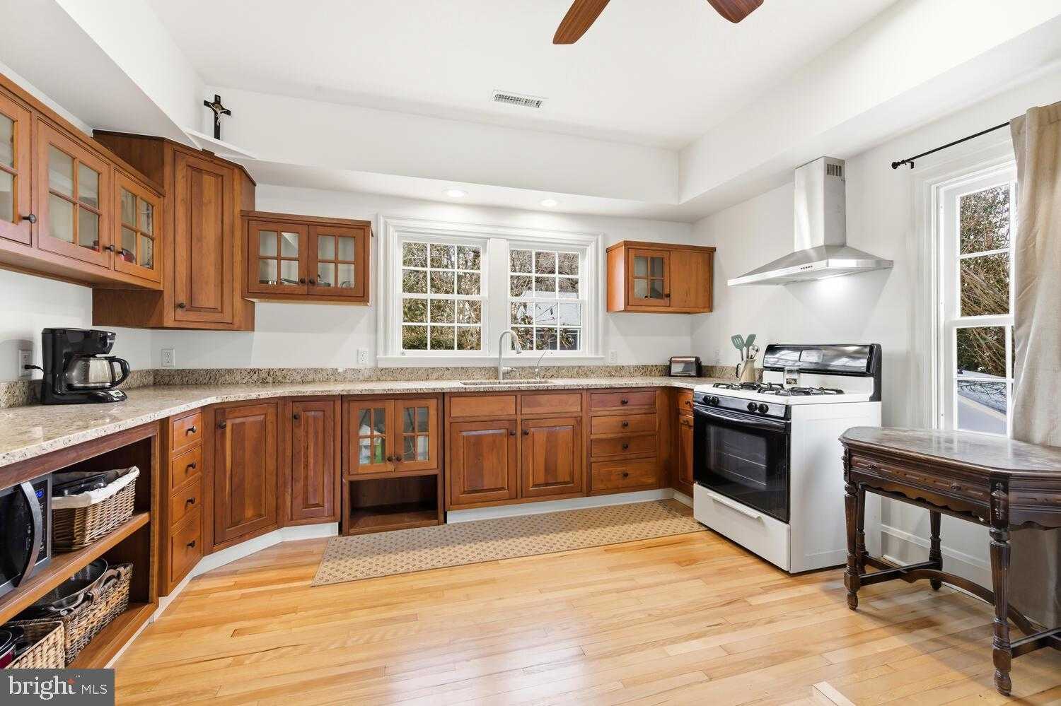 7651 Main St photo 8