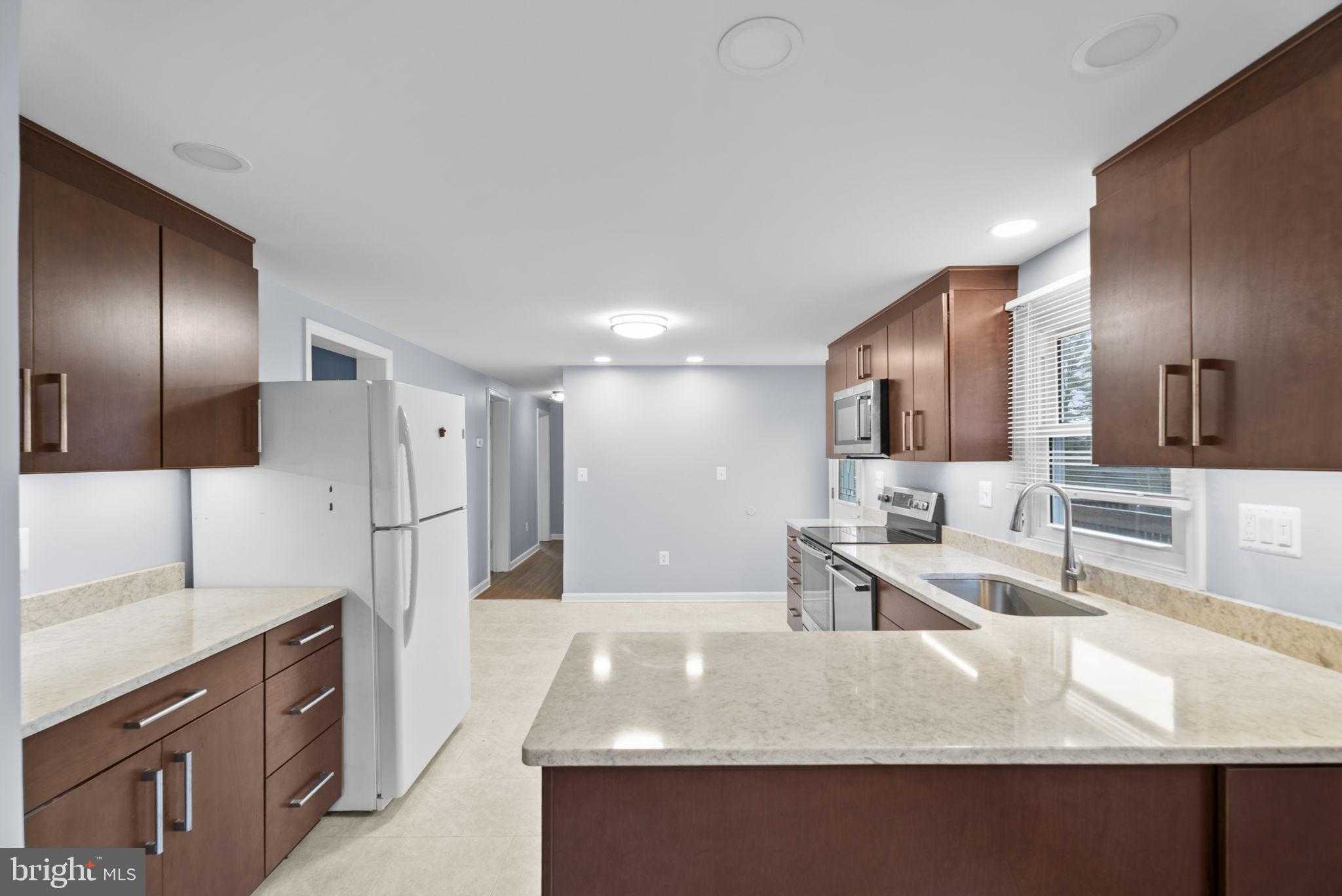 611 Vanessa CT photo 16