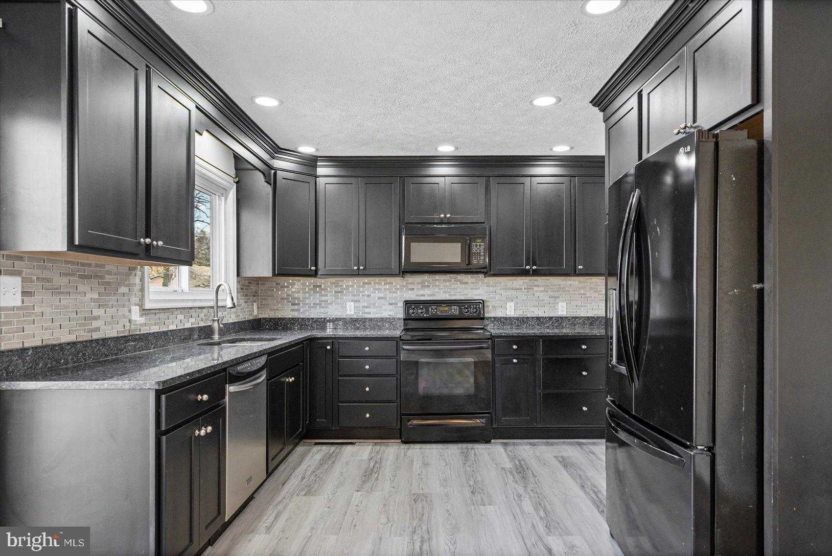 237 Poplar Ave photo 11