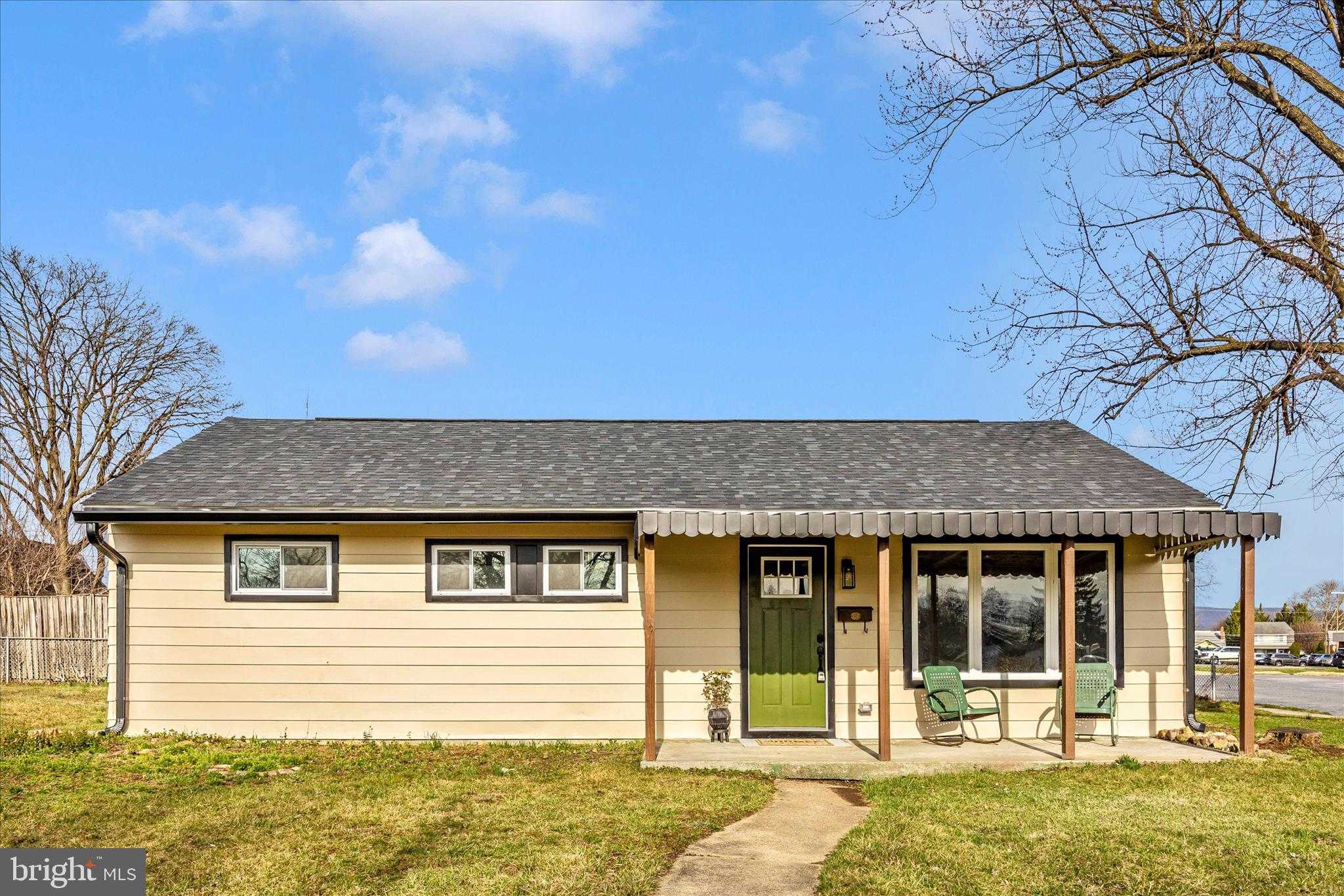 301 Redwood Ave photo 2