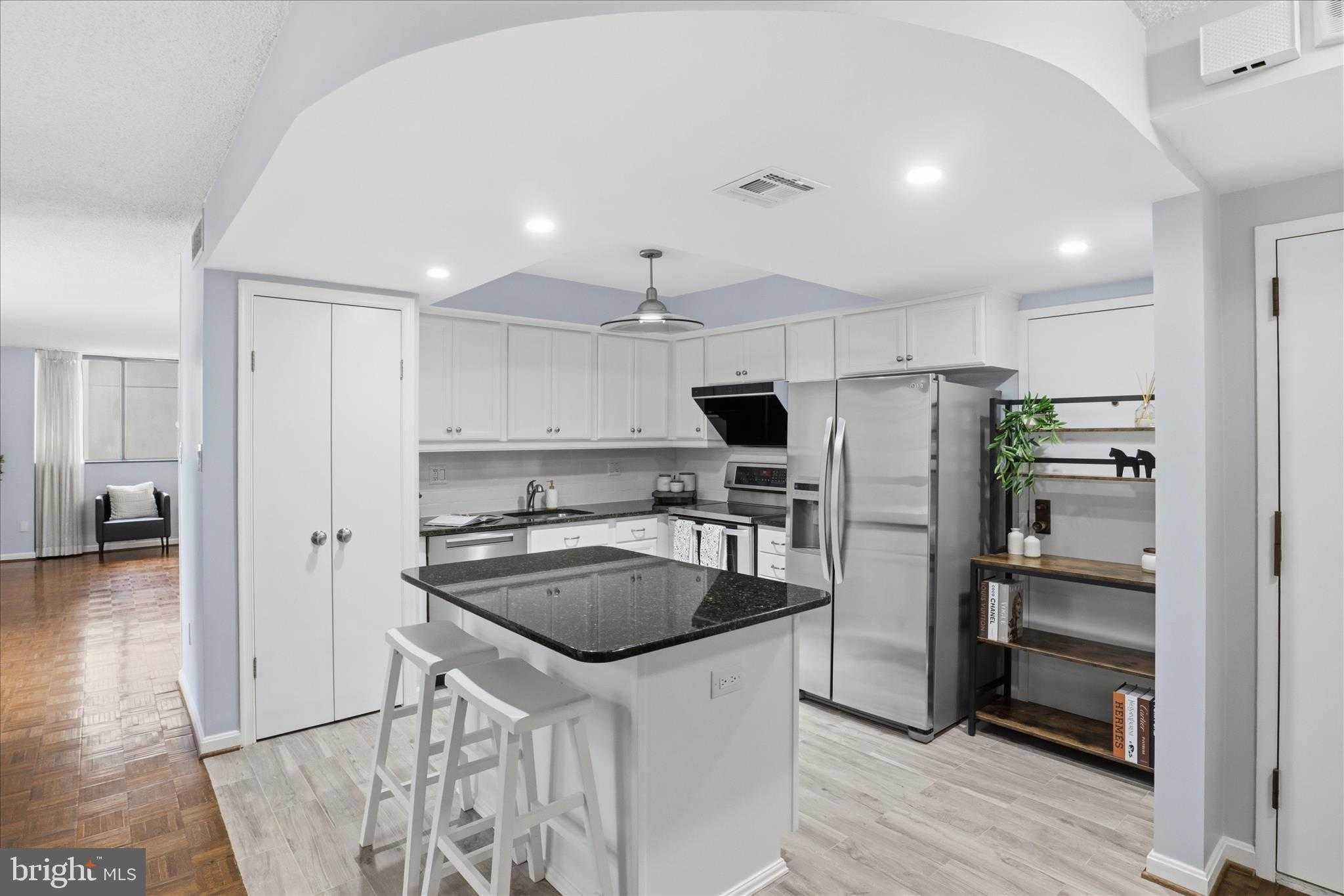 1101 S Arlington Ridge Rd Apt 201 photo 7