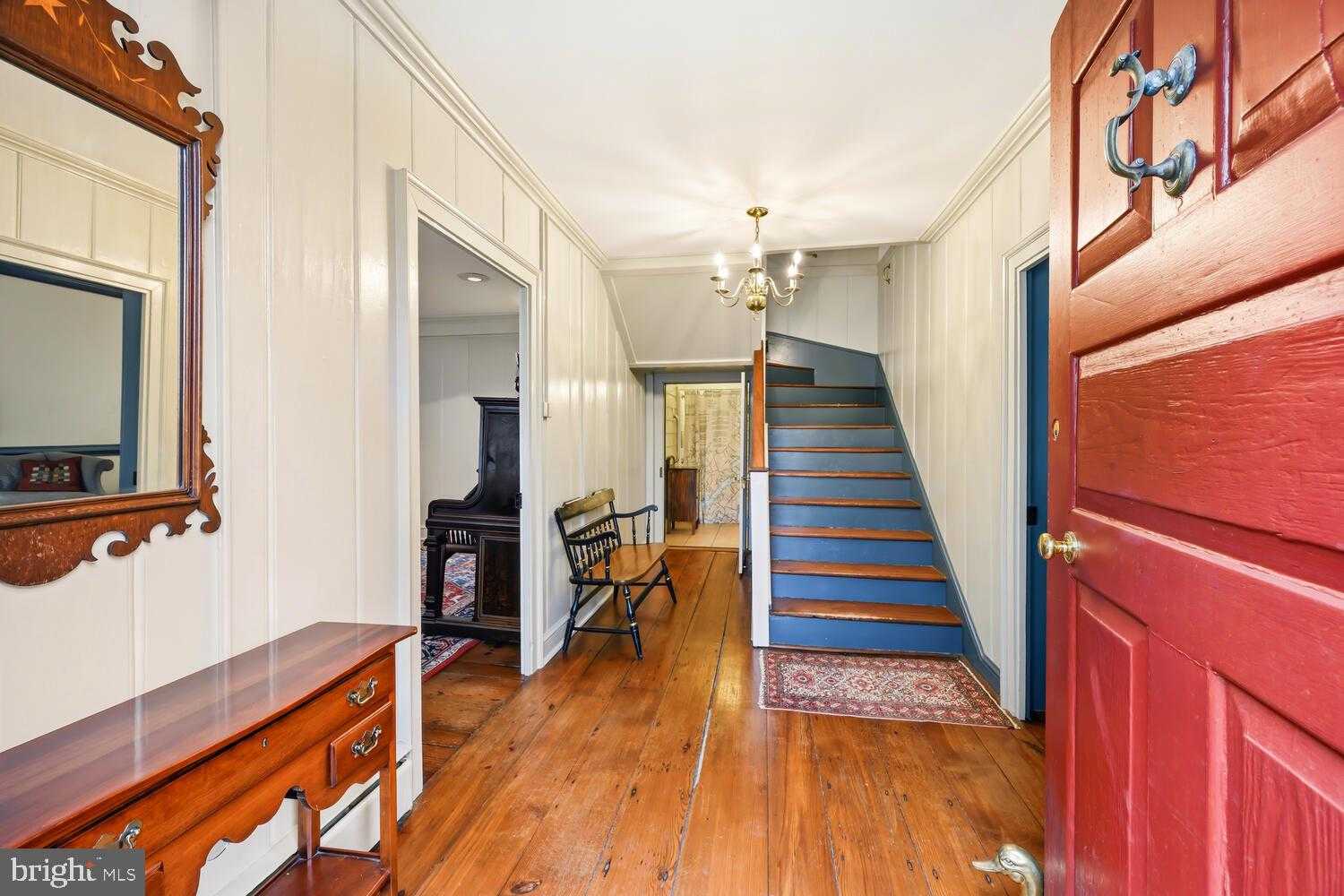 106 N Queen St photo 29