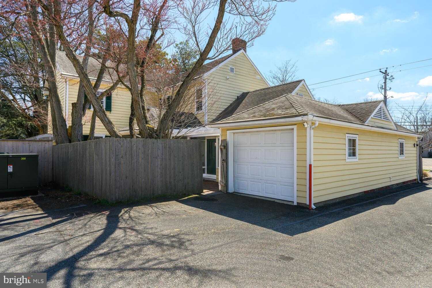 106 N Queen St photo 63