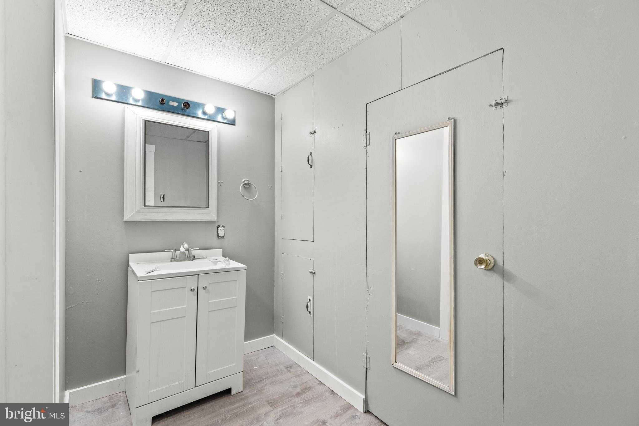 402 Broadway photo 9