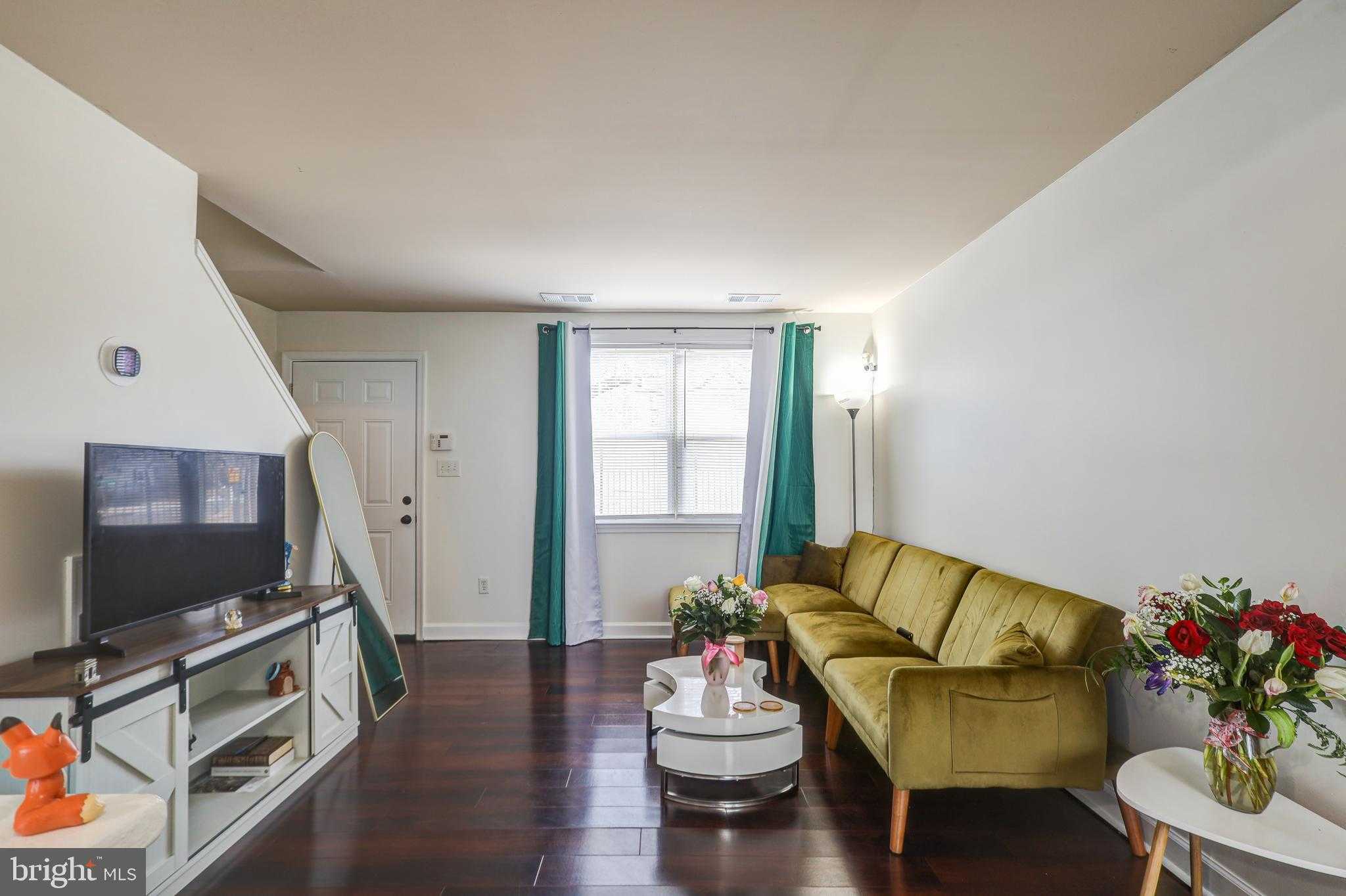 2512 Kent Village Dr photo 4