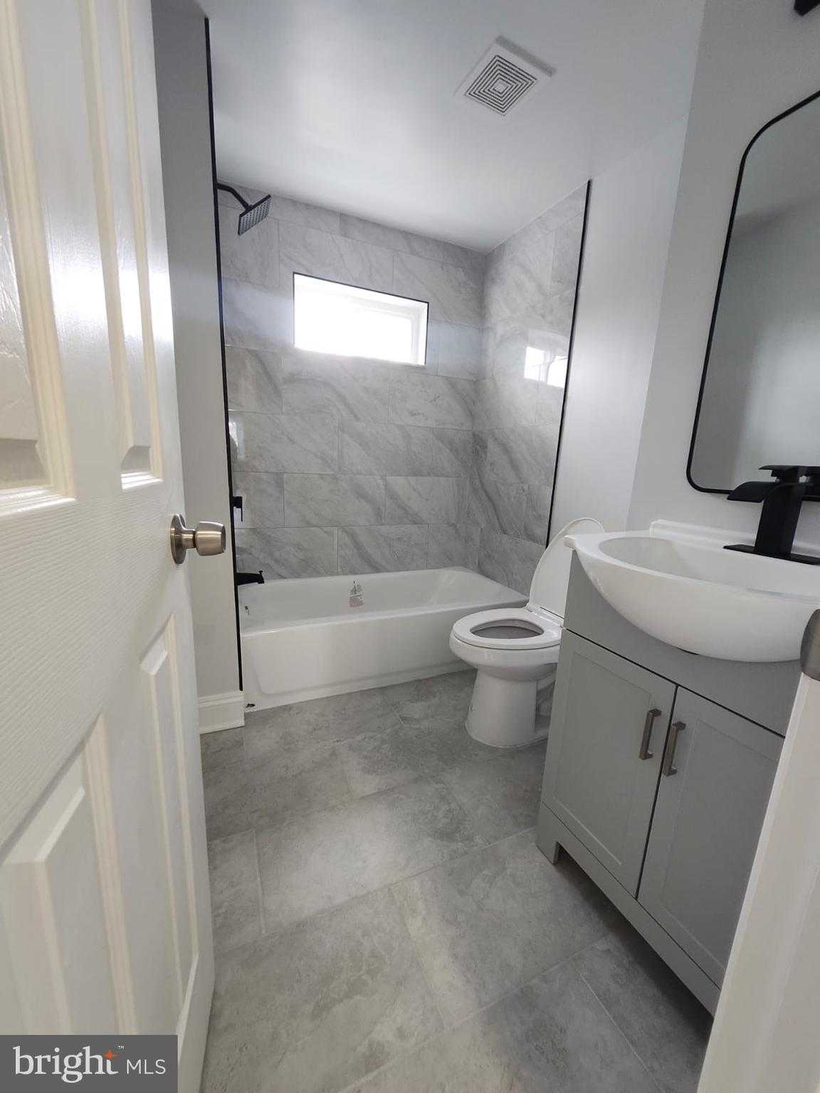 203 S Loudon Ave photo 3