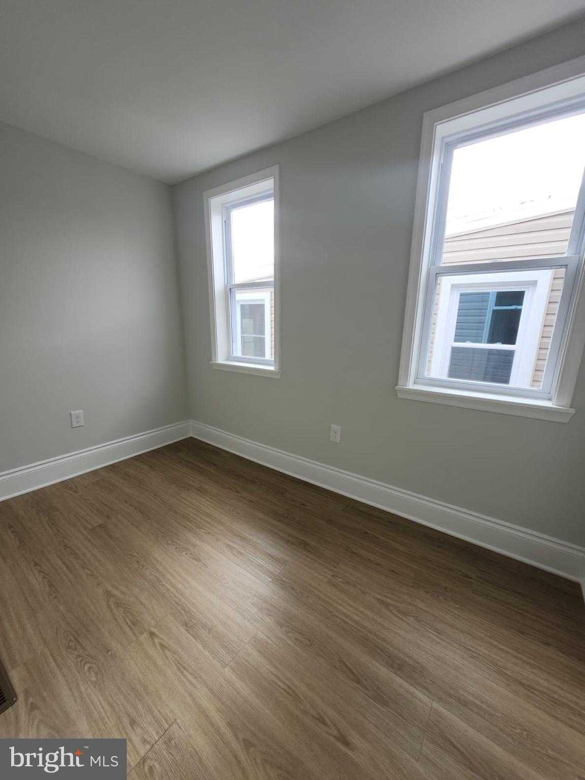 203 S Loudon Ave photo 9