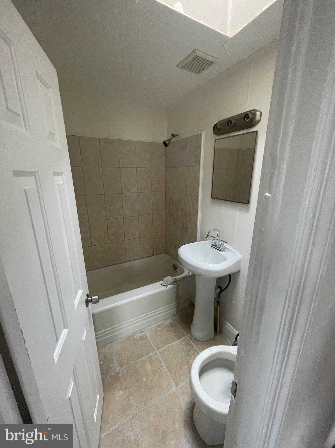 100 Willow Spring Rd photo 3