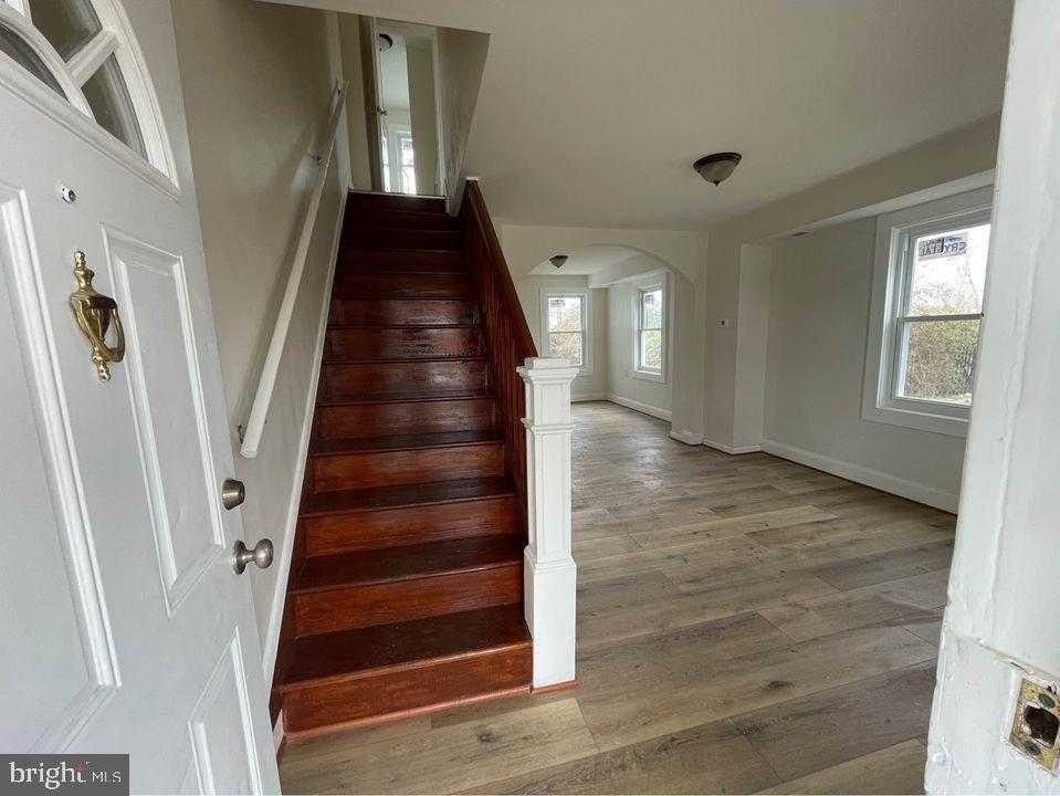 24 Harrison Ave N photo 4