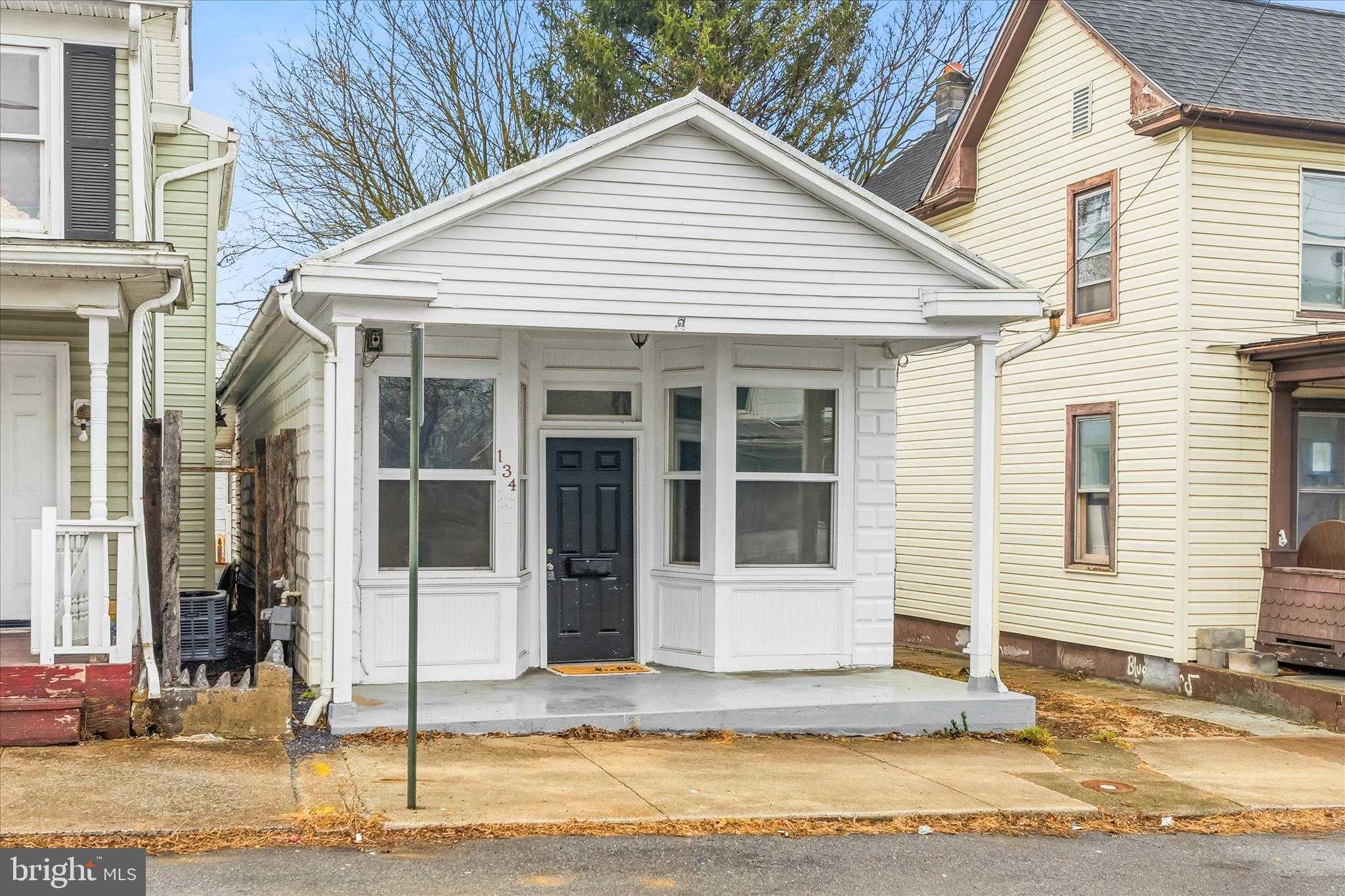 134 Pennsylvania Ave photo 2
