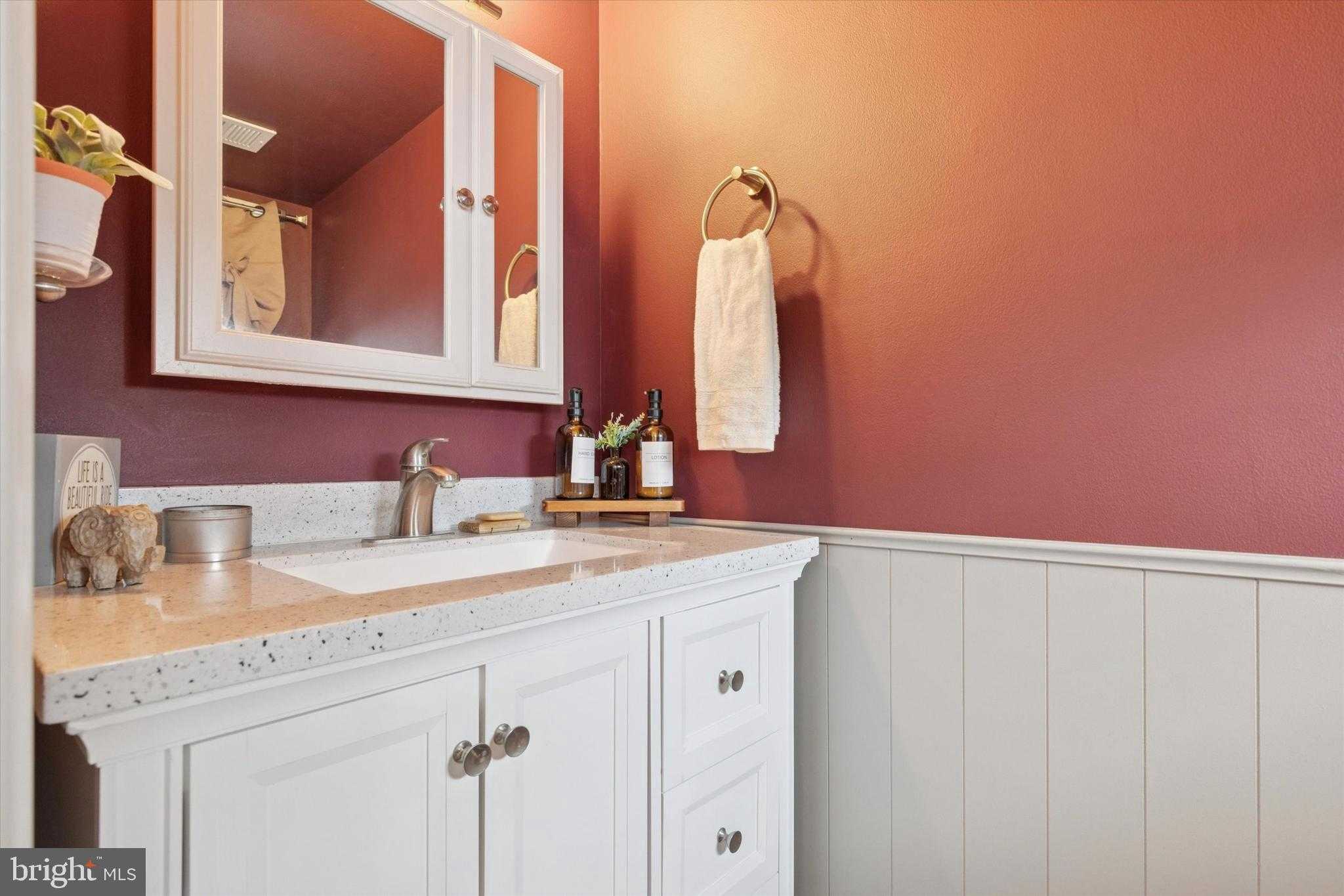 71 Orchard CT photo 2