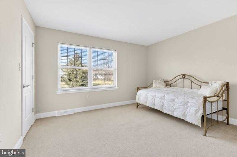 617 Dorset St photo 18