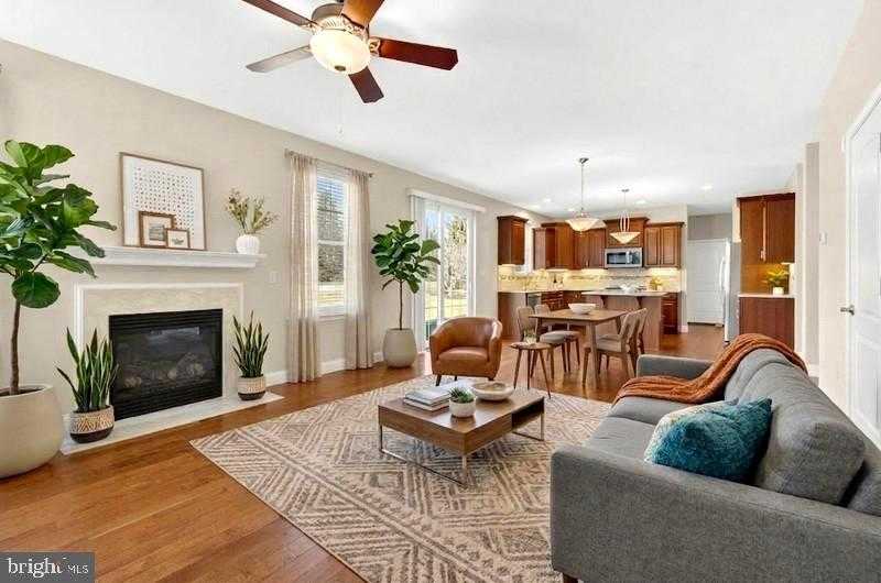 617 Dorset St photo 6