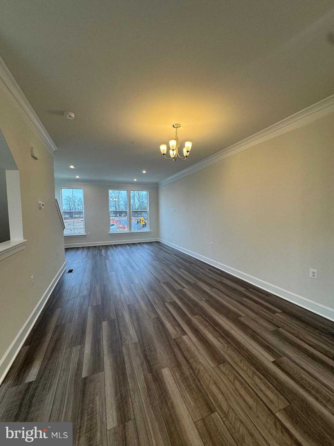 592 Watermans Dr photo 7