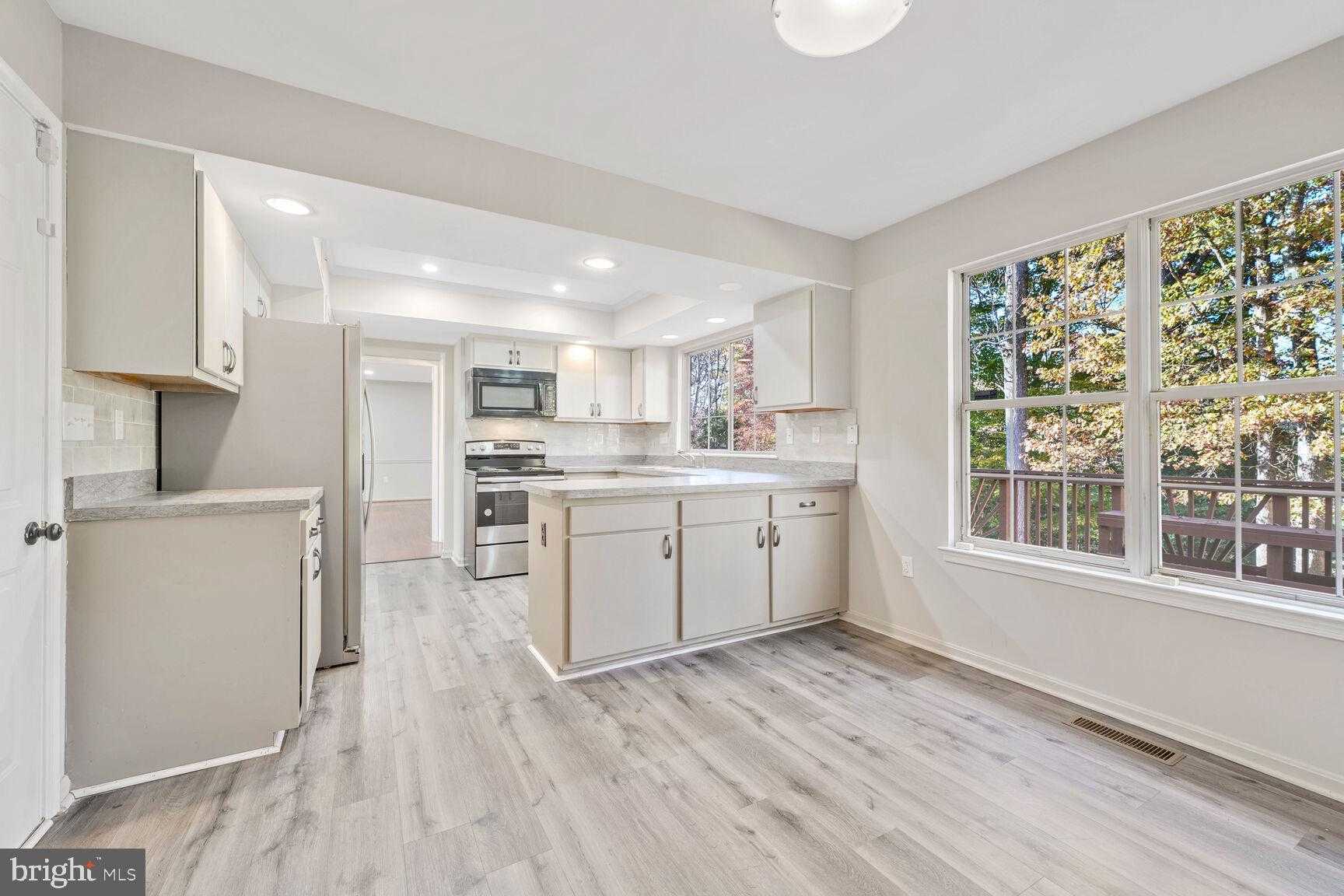 501 Dobbin CT photo 17