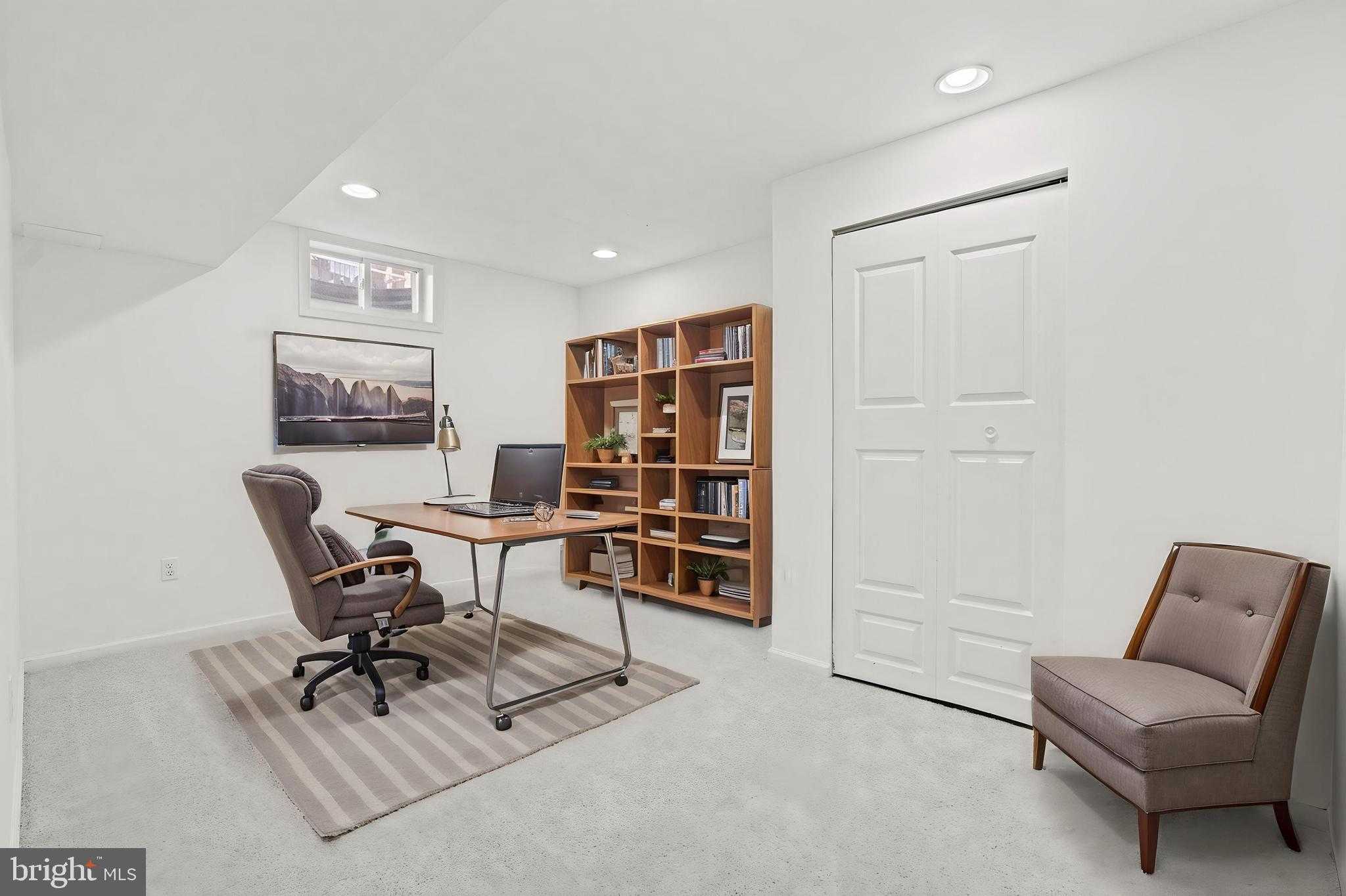 740 Spotters CT photo 36