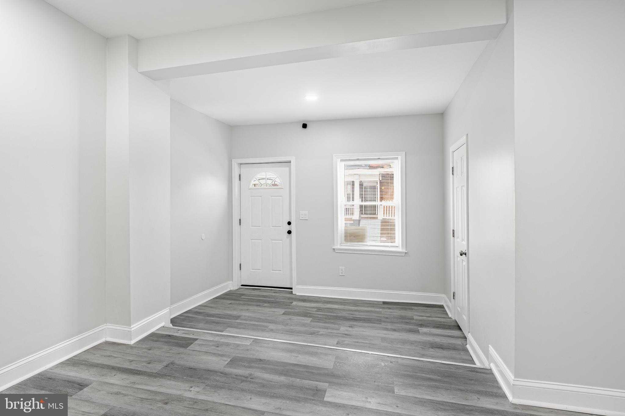 5302 Hadfield St photo 3