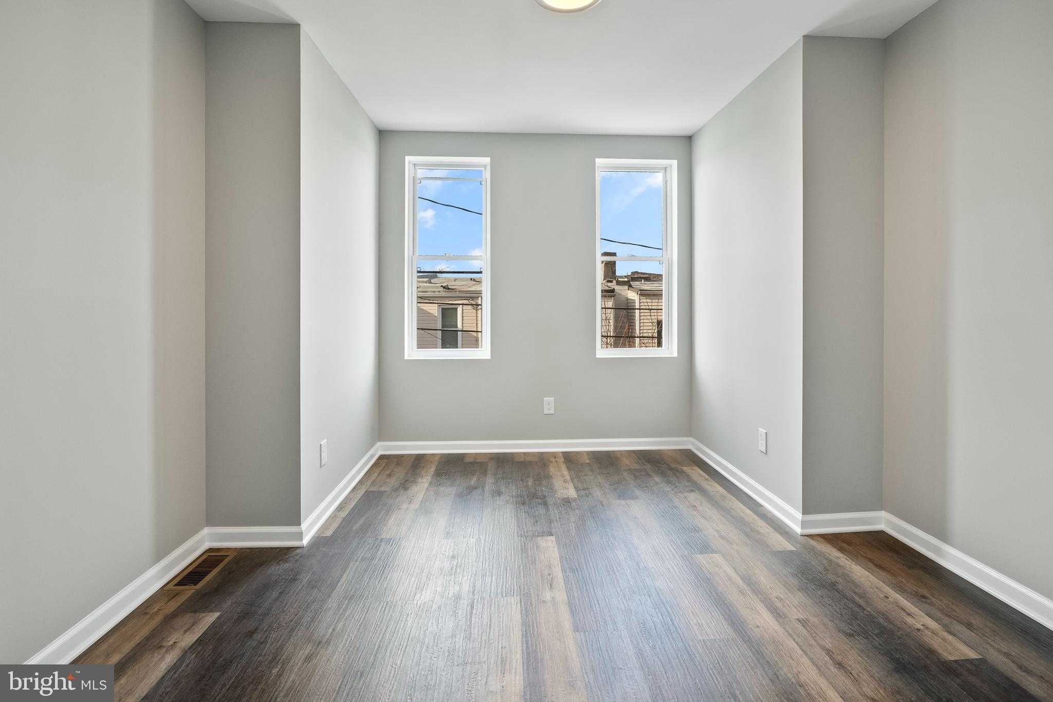 704 N Curley St photo 9